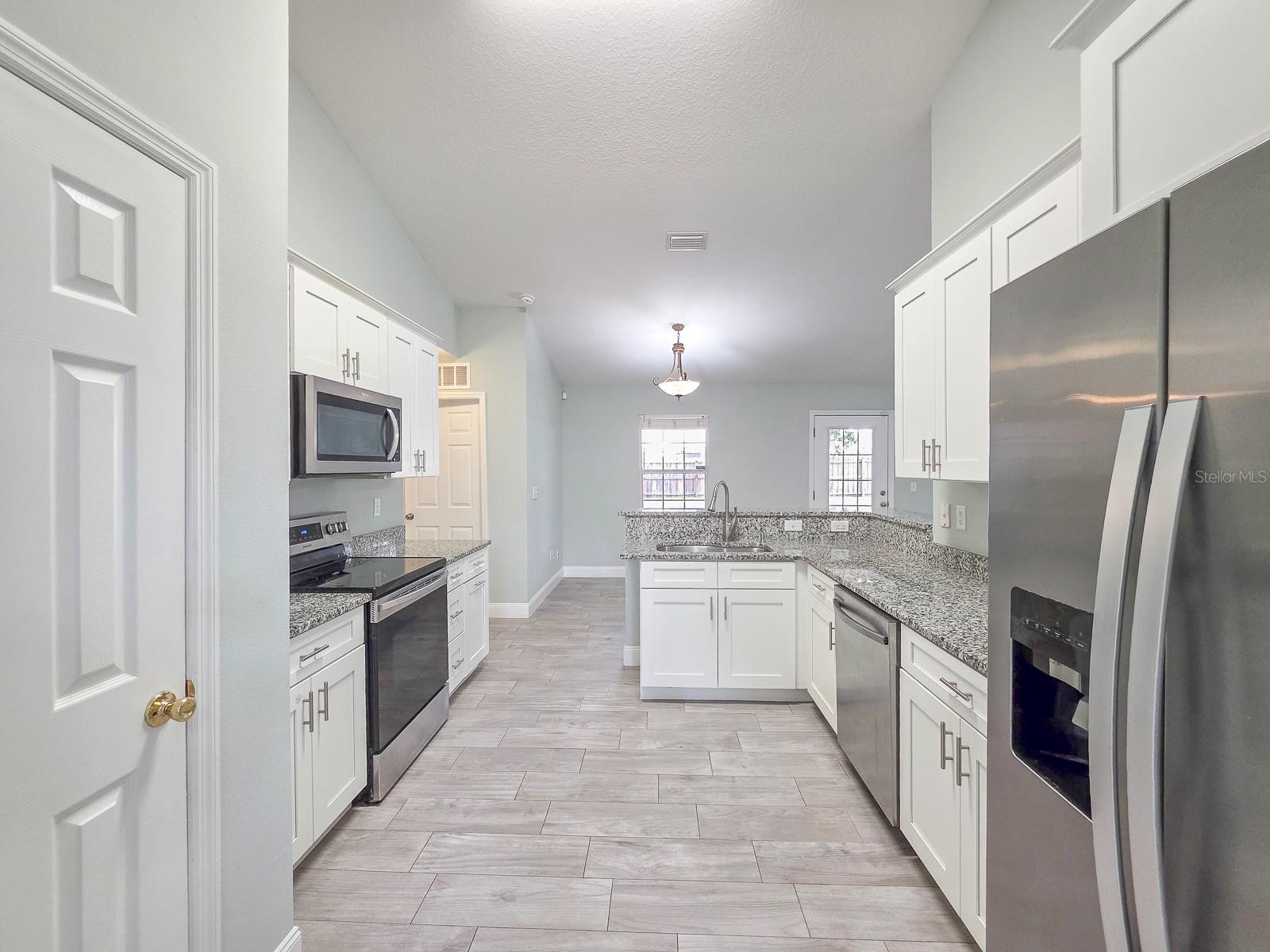 Kitchen with granite tops and pantry - 4 LLOWICK CT, PALM COAST