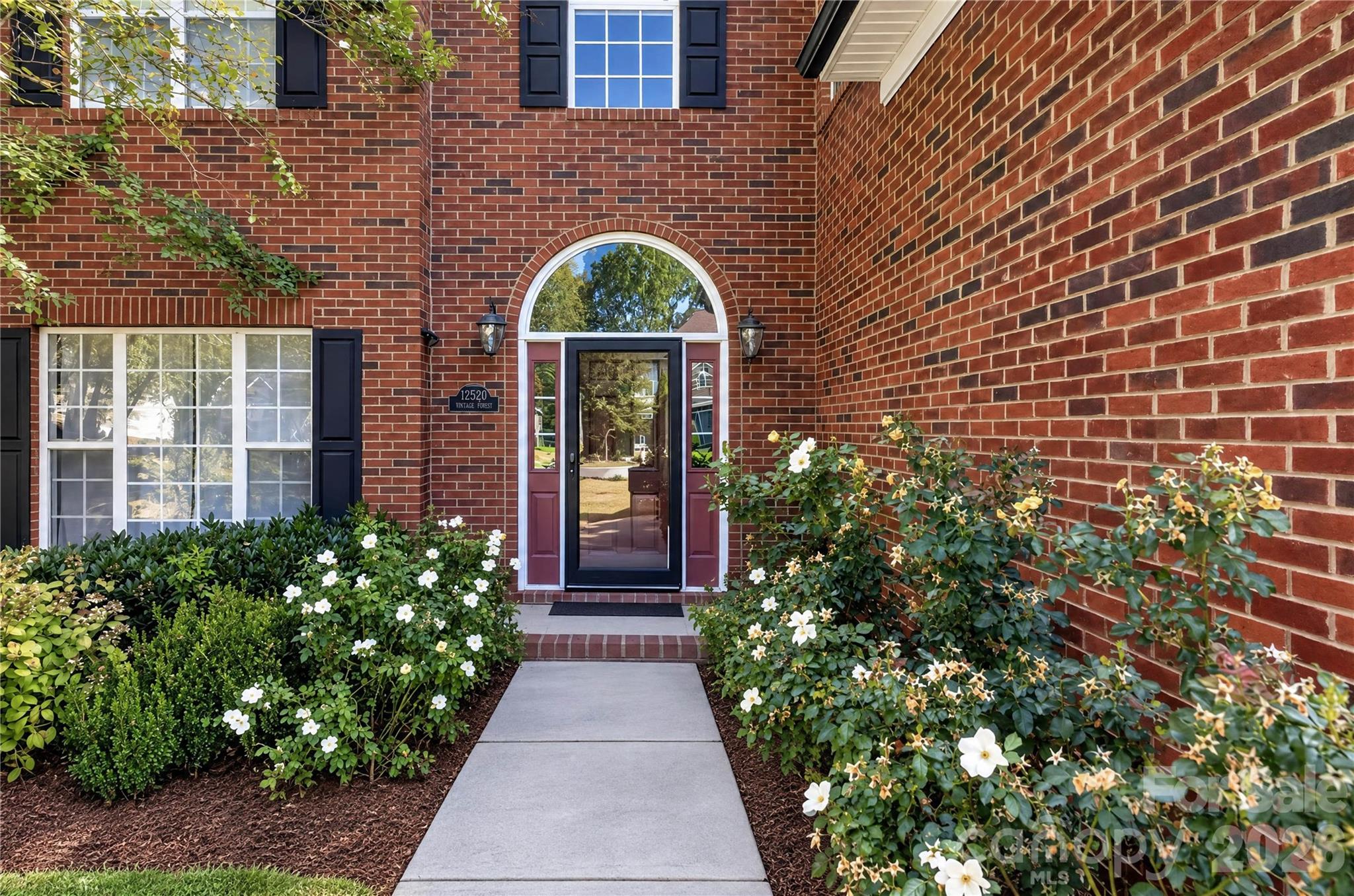 For lovers of Bricks and Roses! - 12520 Vantage Point Lane, Huntersville
