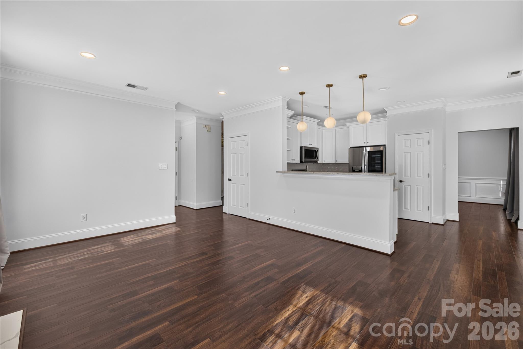 Raised Bar at Kitchen - 12520 Vantage Point Lane, Huntersville