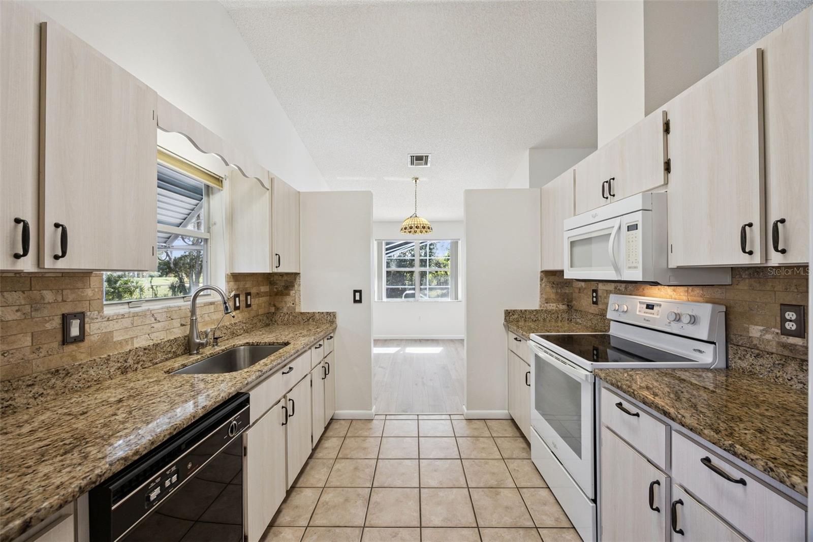 Single Family Residence at 26233 NEWCOMBE CIR, LEESBURG, photo 12 of 80