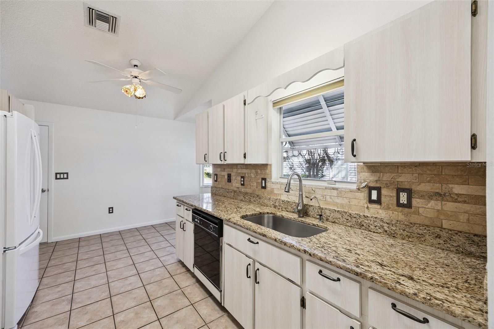 Single Family Residence at 26233 NEWCOMBE CIR, LEESBURG, photo 18 of 80