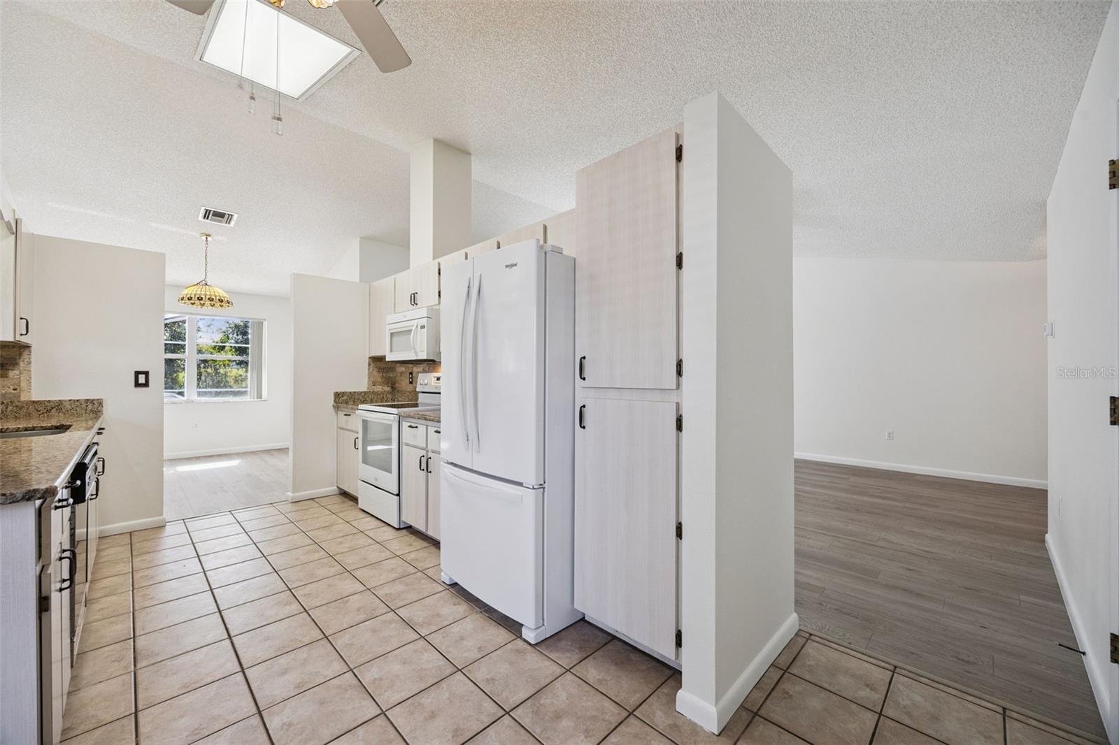 Single Family Residence at 26233 NEWCOMBE CIR, LEESBURG, photo 19 of 80