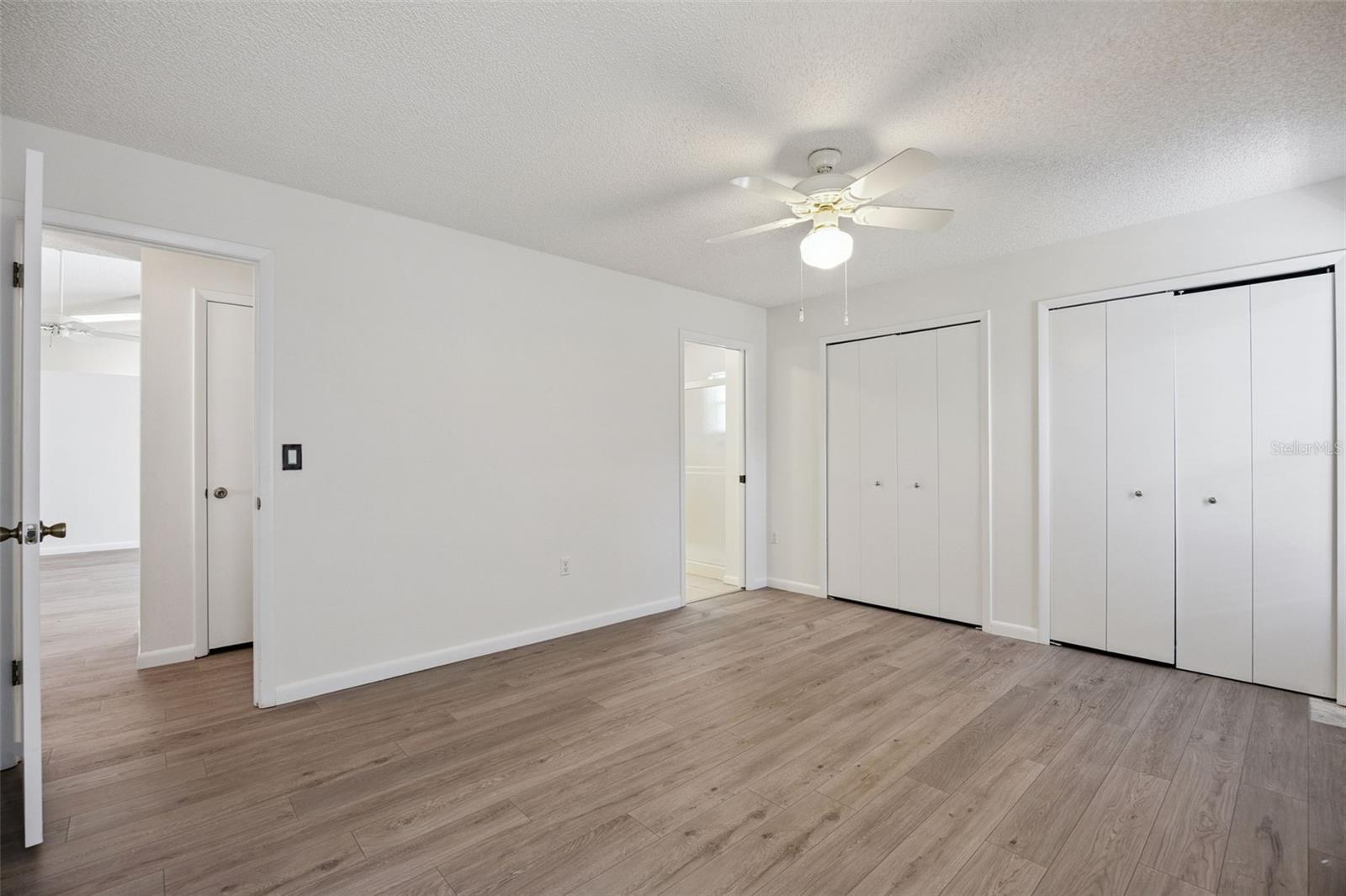 Primary retreat with en suite bath and direct access to the pool and rear patio - 26233 NEWCOMBE CIR, LEESBURG