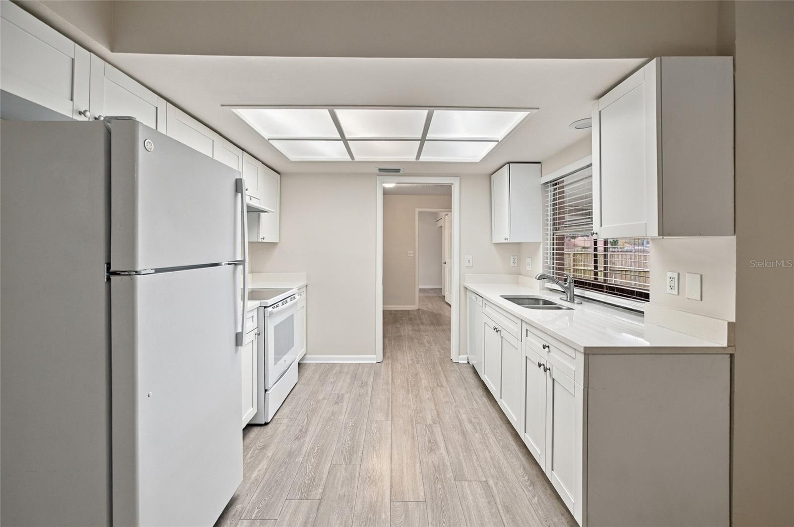 Kitchen - 2704 WOODVIEW CT, CLEARWATER