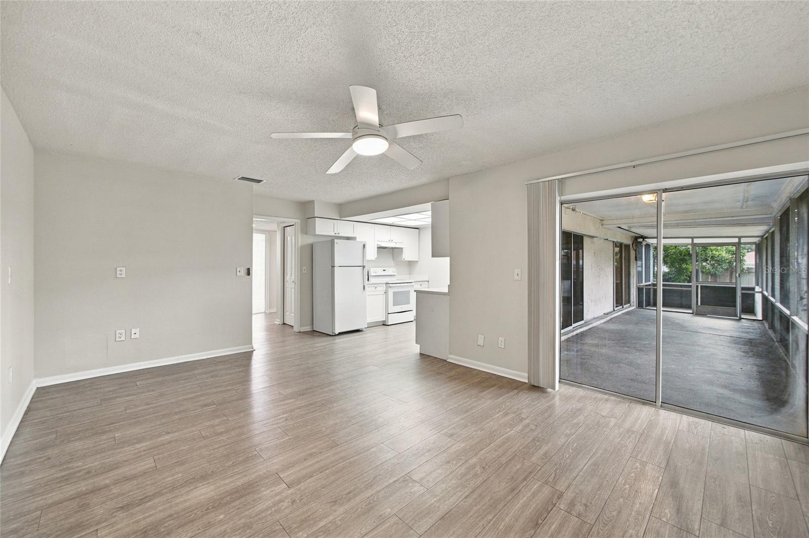 Single Family Residence at 2704 WOODVIEW CT, CLEARWATER, photo 12 of 33