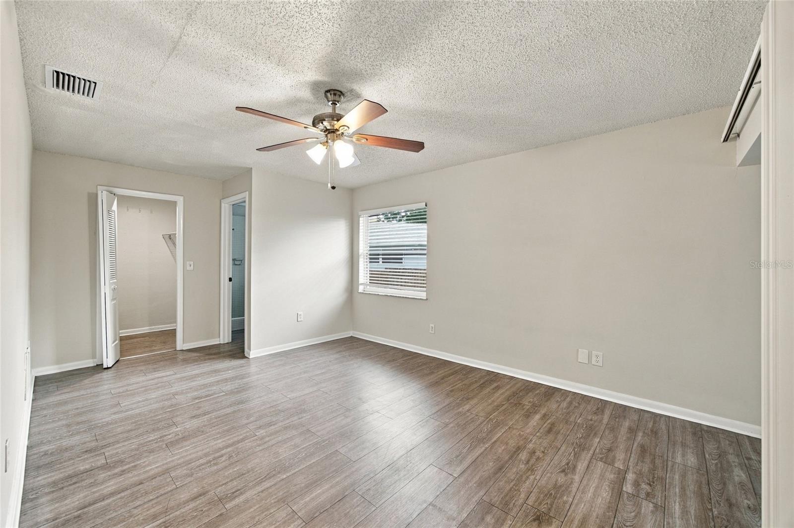 Single Family Residence at 2704 WOODVIEW CT, CLEARWATER, photo 13 of 33