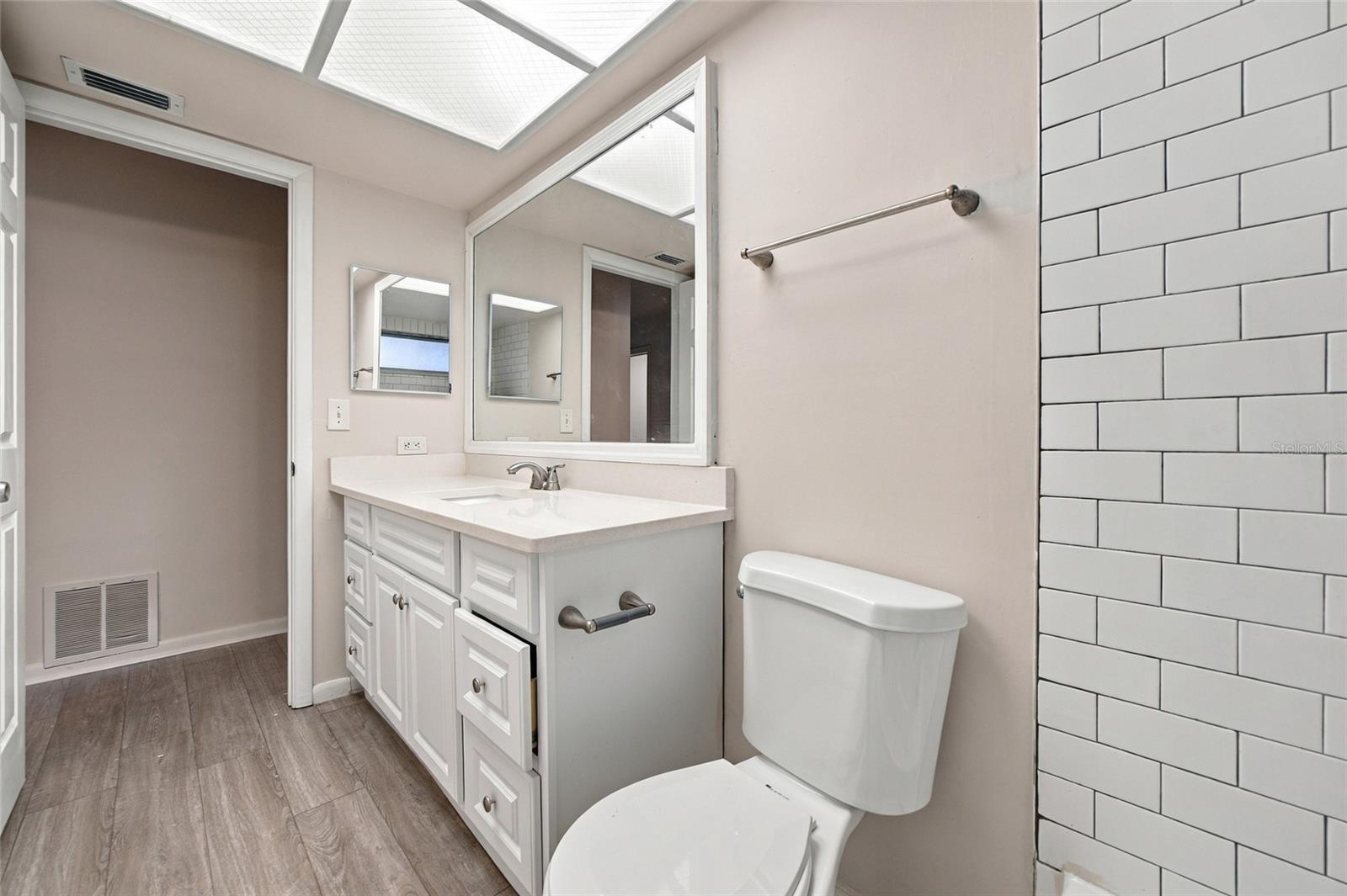 Main Bath - 2704 WOODVIEW CT, CLEARWATER