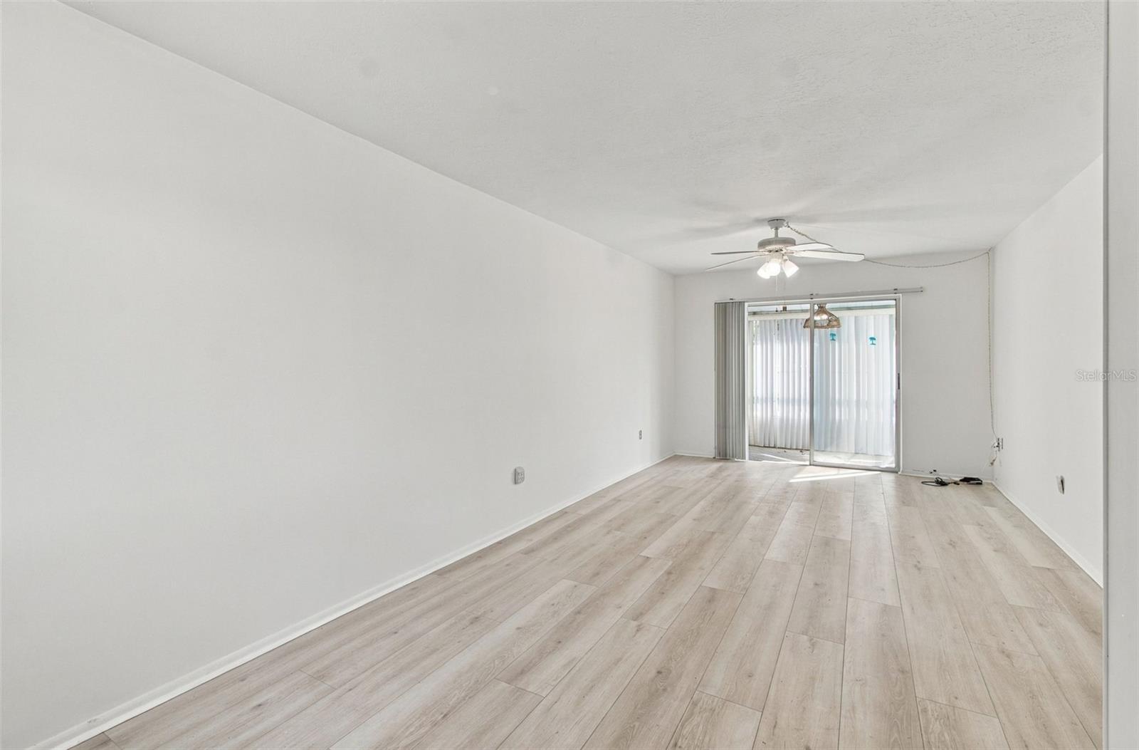 Laminate floors throughot - 5929 17TH ST W #A22, BRADENTON