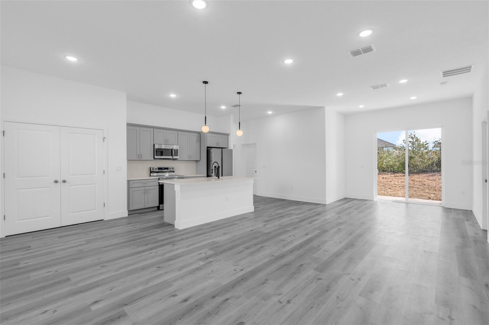 Single Family Residence at 16224 SW 48TH CIR, OCALA, photo 10 of 35