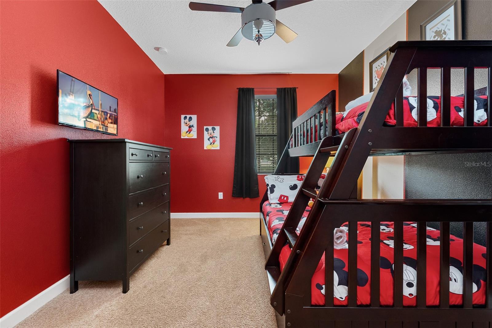 A Fun and Colorful Mickey-Inspired Retreat for Younger Guests - 1520 MOON VALLEY DR, DAVENPORT