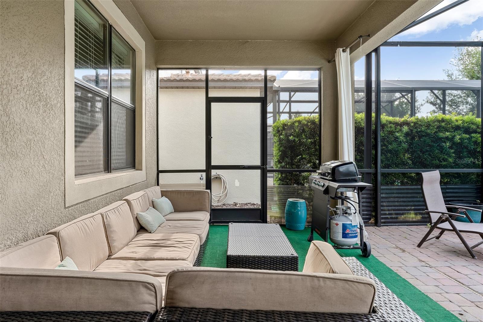 Covered Lanai with Comfortable Outdoor Seating and Direct Access to the Pool - 1520 MOON VALLEY DR, DAVENPORT