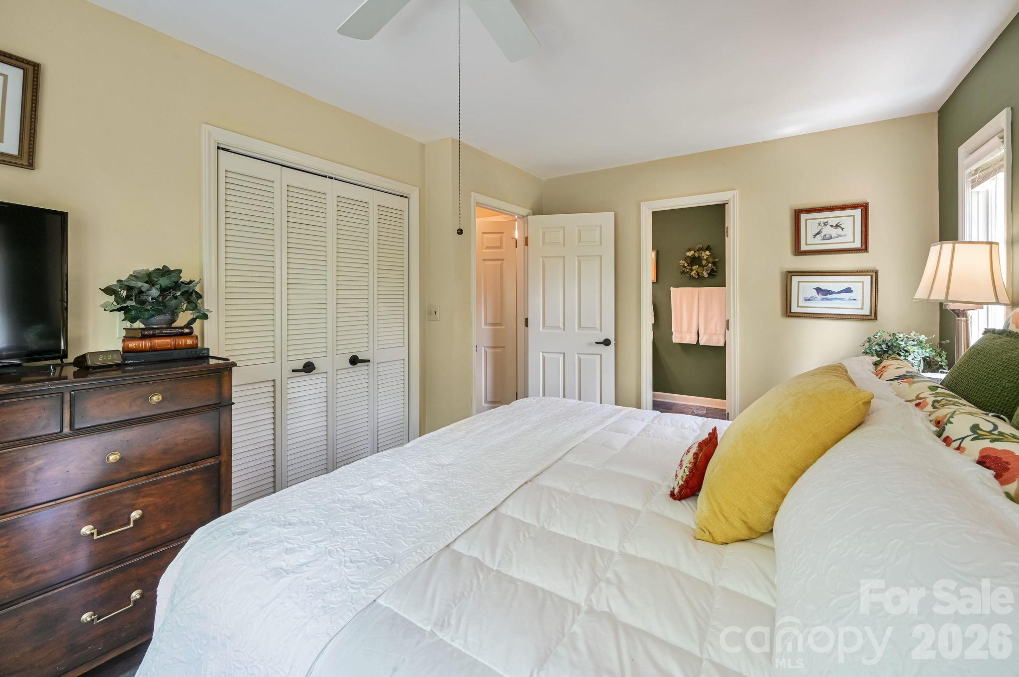Main level Primary Bath - Ensuite! - 107 Fawns Rest None, Black Mountain