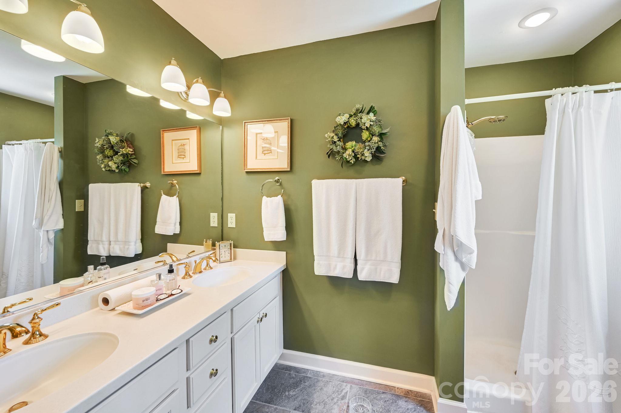 Main level Primary Bath - 107 Fawns Rest None, Black Mountain