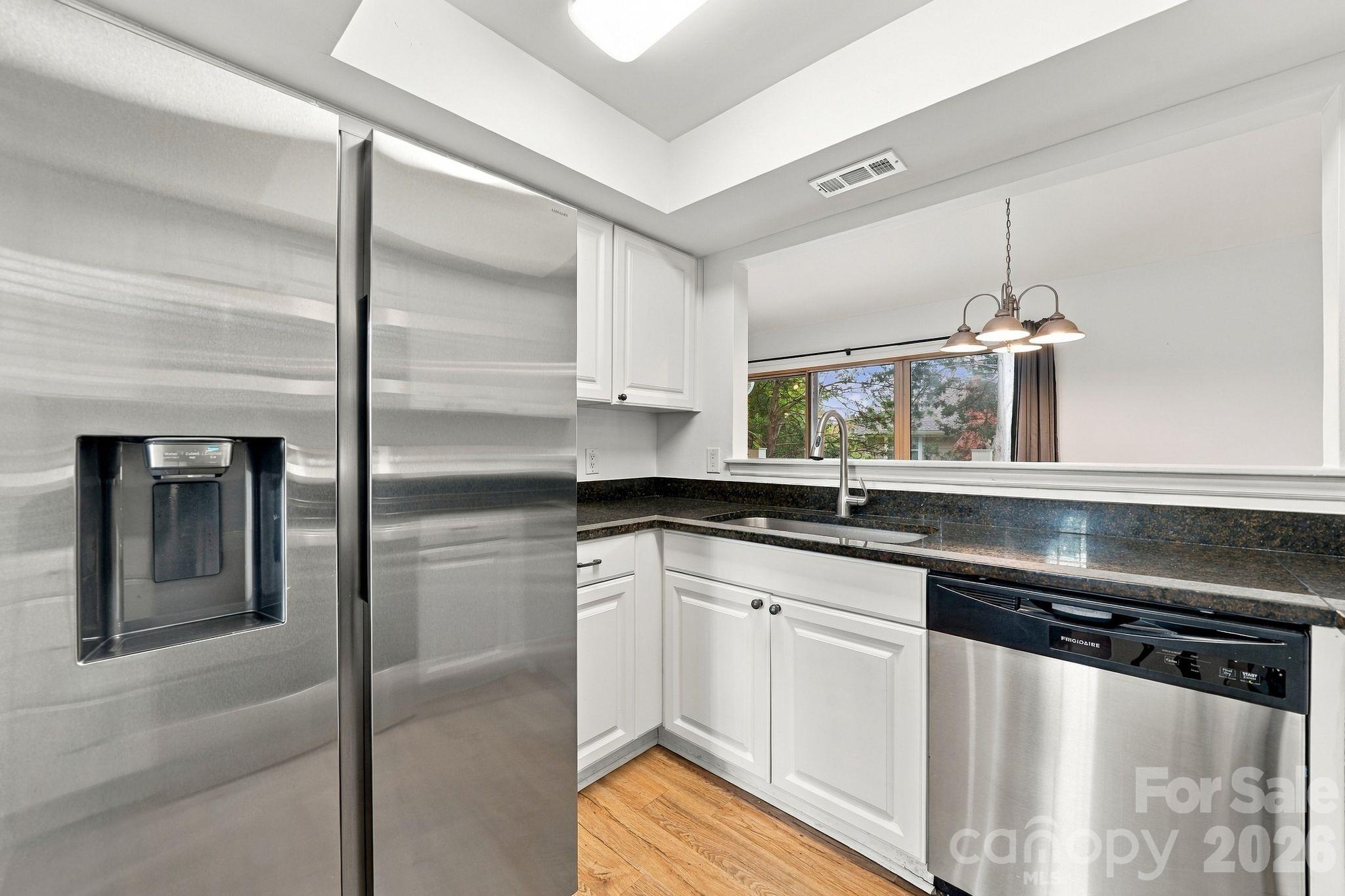 Condominium at 9401 Vicksburg Park Court, Charlotte, photo 5 of 25