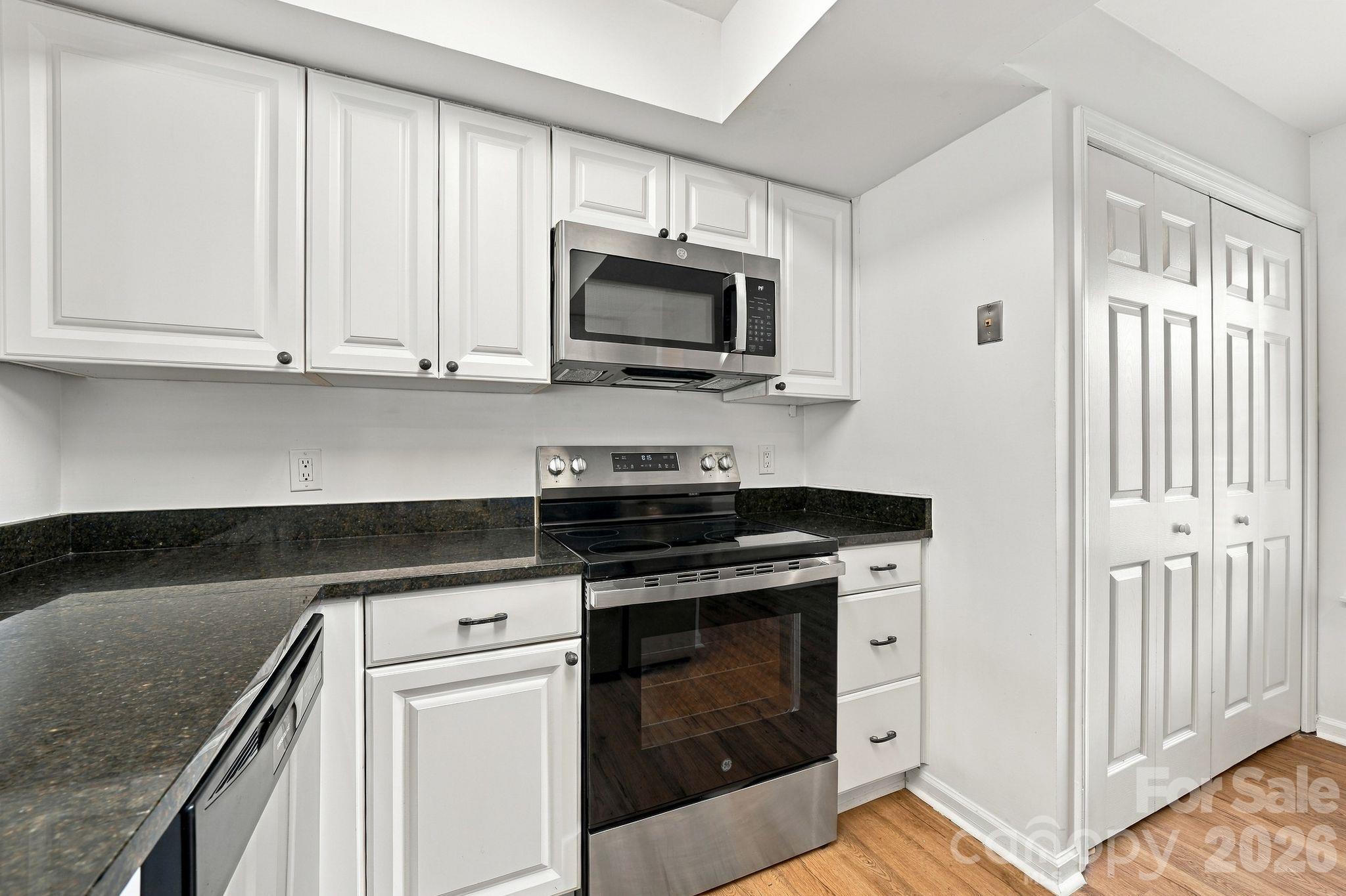 Condominium at 9401 Vicksburg Park Court, Charlotte, photo 6 of 25