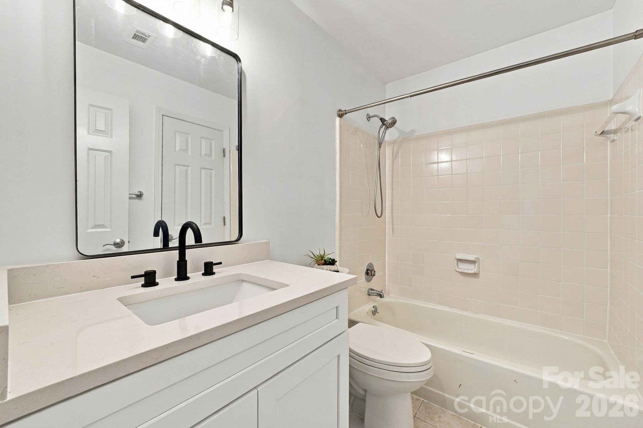 full bathroom - 9401 Vicksburg Park Court, Charlotte