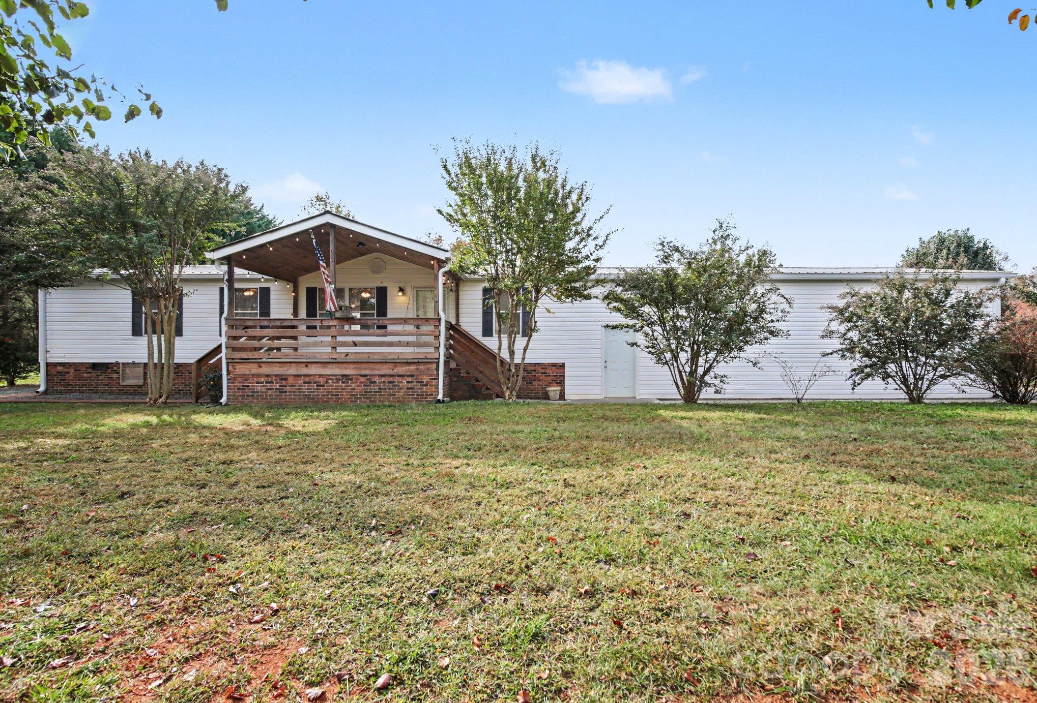 Single Family Residence at 2014 Anna Lane, Yadkinville, photo 11 of 29