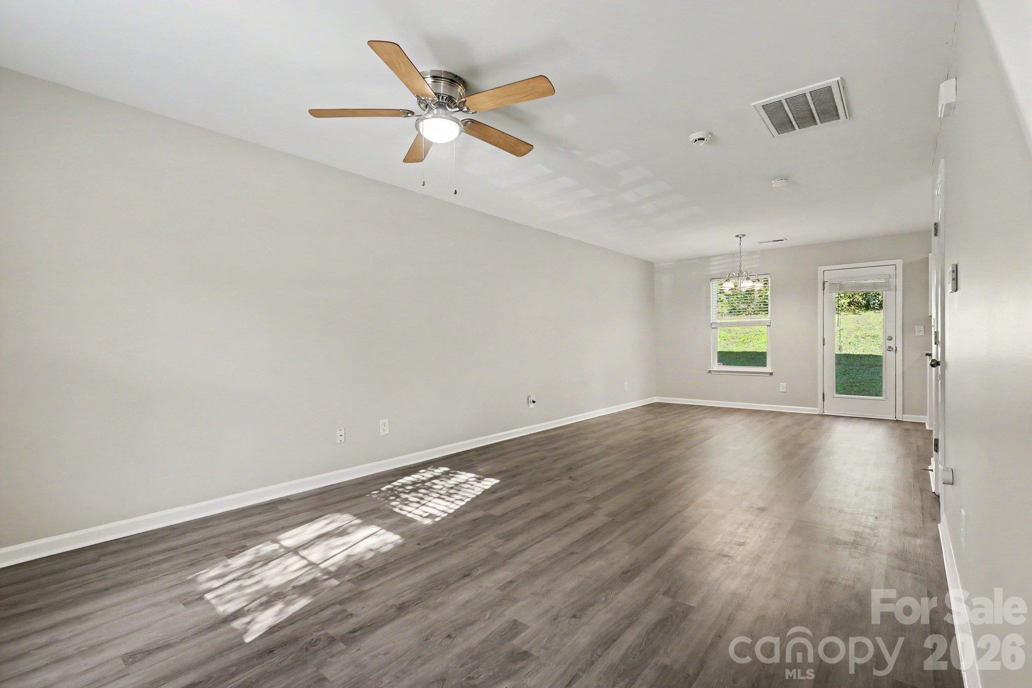 Single Family Residence at 634 Stillgreen Lane, Charlotte, photo 4 of 19