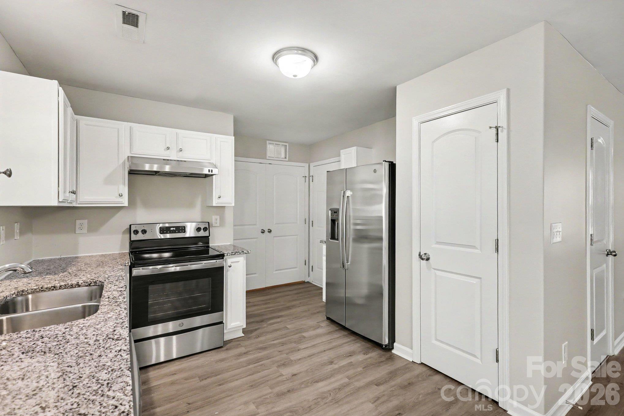 Single Family Residence at 634 Stillgreen Lane, Charlotte, photo 9 of 19