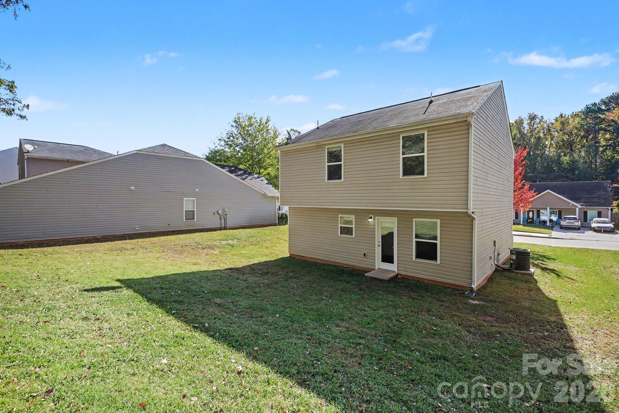 Single Family Residence at 634 Stillgreen Lane, Charlotte, photo 17 of 19
