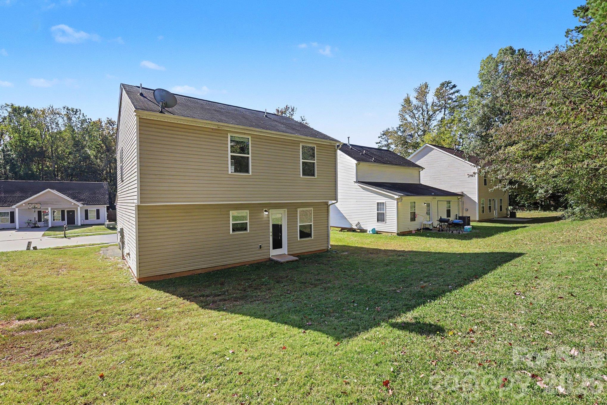 Single Family Residence at 634 Stillgreen Lane, Charlotte, photo 18 of 19