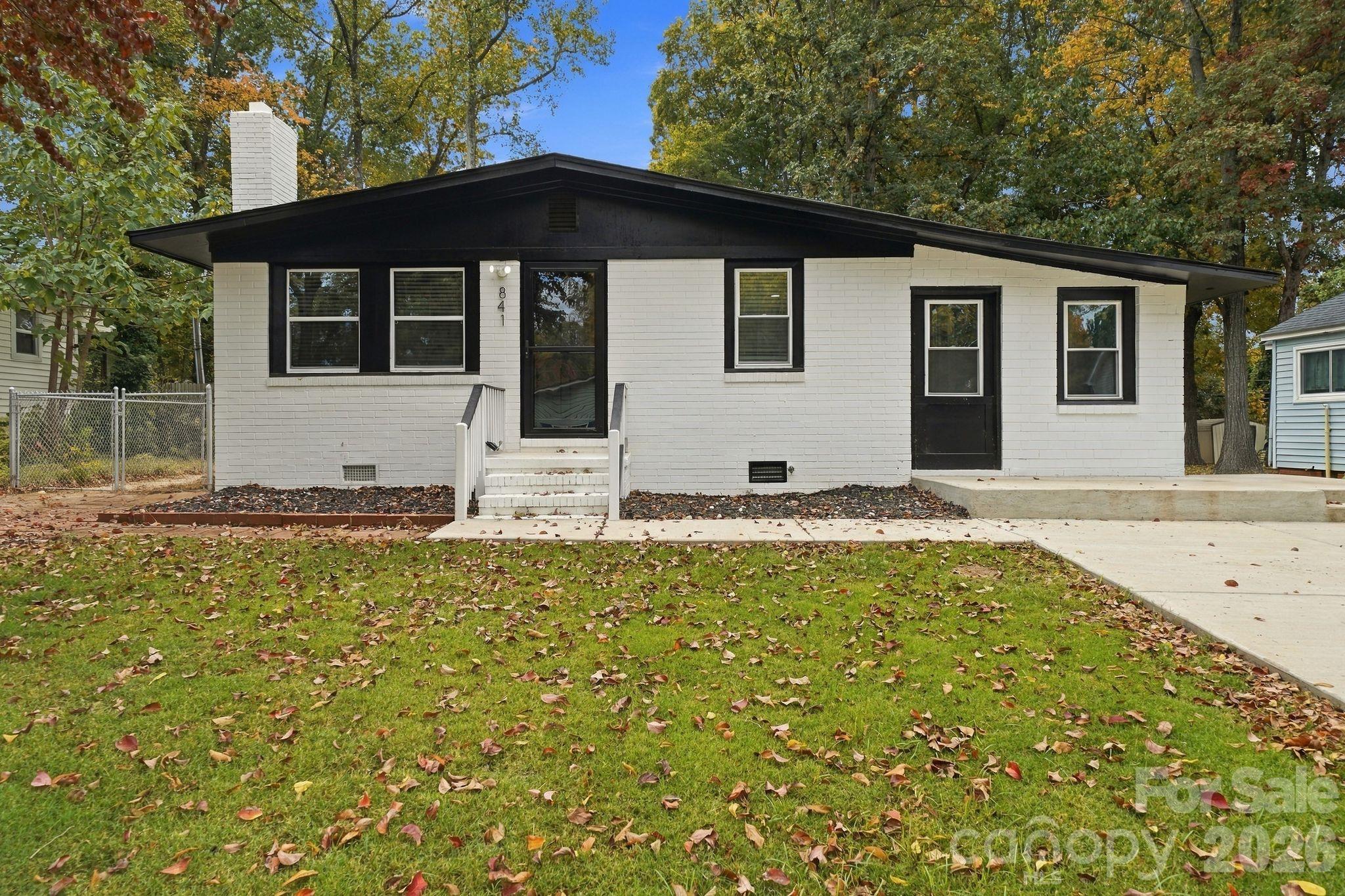 Single Family Residence at 841 Mcarthur Avenue, Charlotte, photo 10 of 33