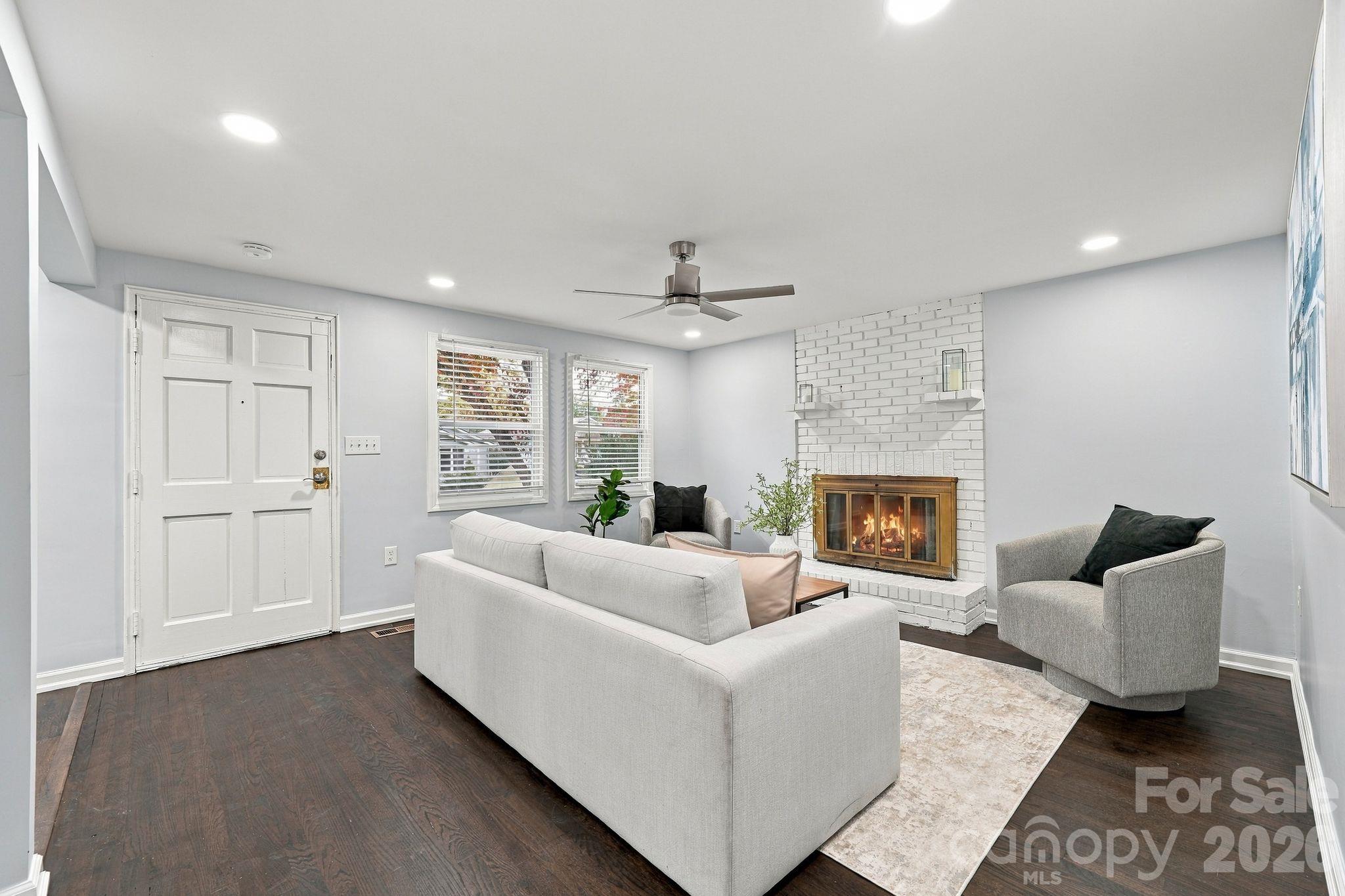 Single Family Residence at 841 Mcarthur Avenue, Charlotte, photo 2 of 33