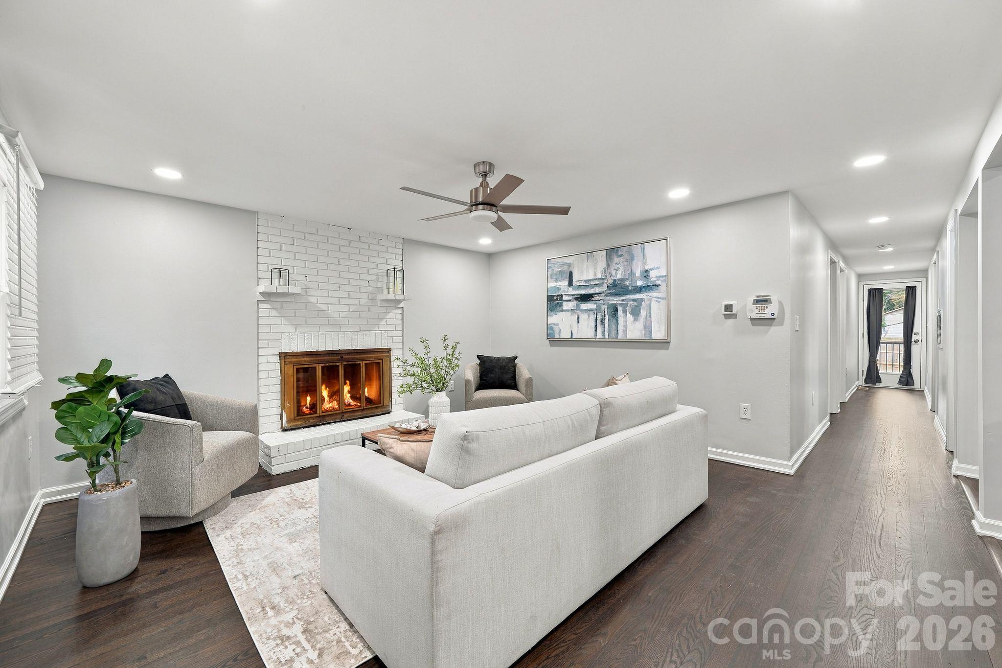 Single Family Residence at 841 Mcarthur Avenue, Charlotte, photo 3 of 33