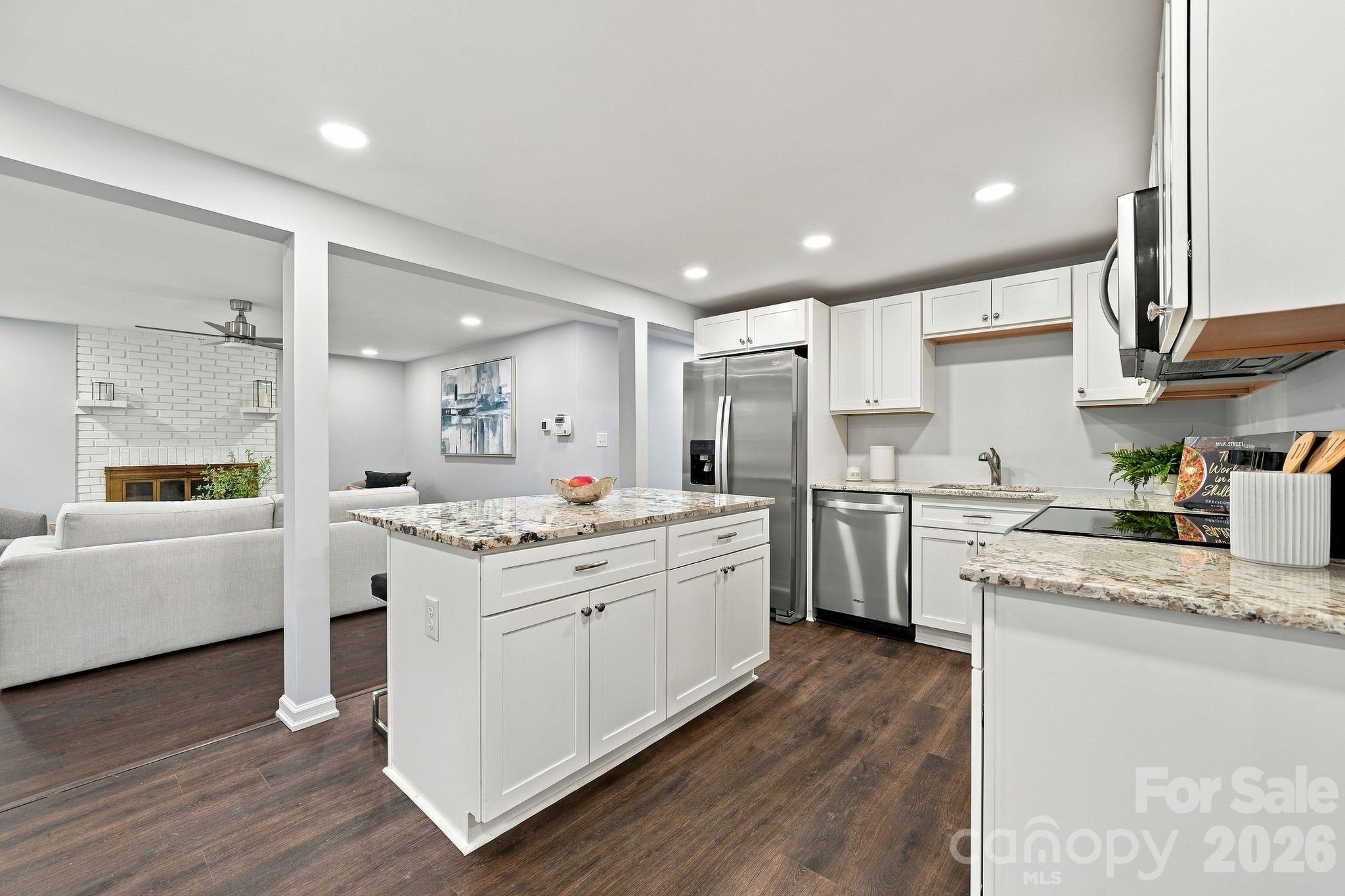 Single Family Residence at 841 Mcarthur Avenue, Charlotte, photo 6 of 33