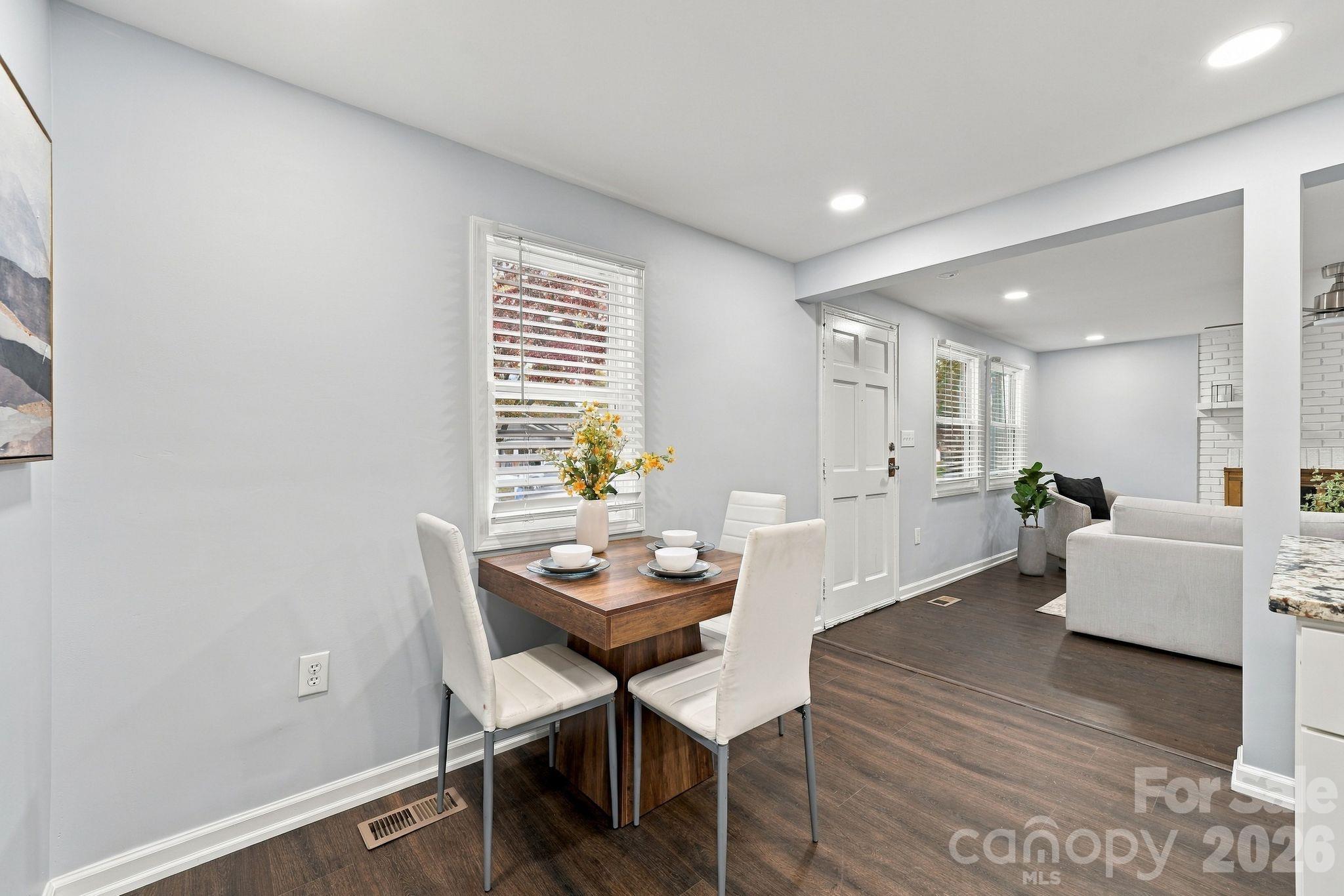 Single Family Residence at 841 Mcarthur Avenue, Charlotte, photo 9 of 33