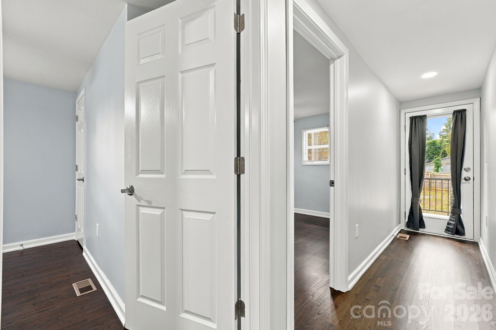 Single Family Residence at 841 Mcarthur Avenue, Charlotte, photo 21 of 33
