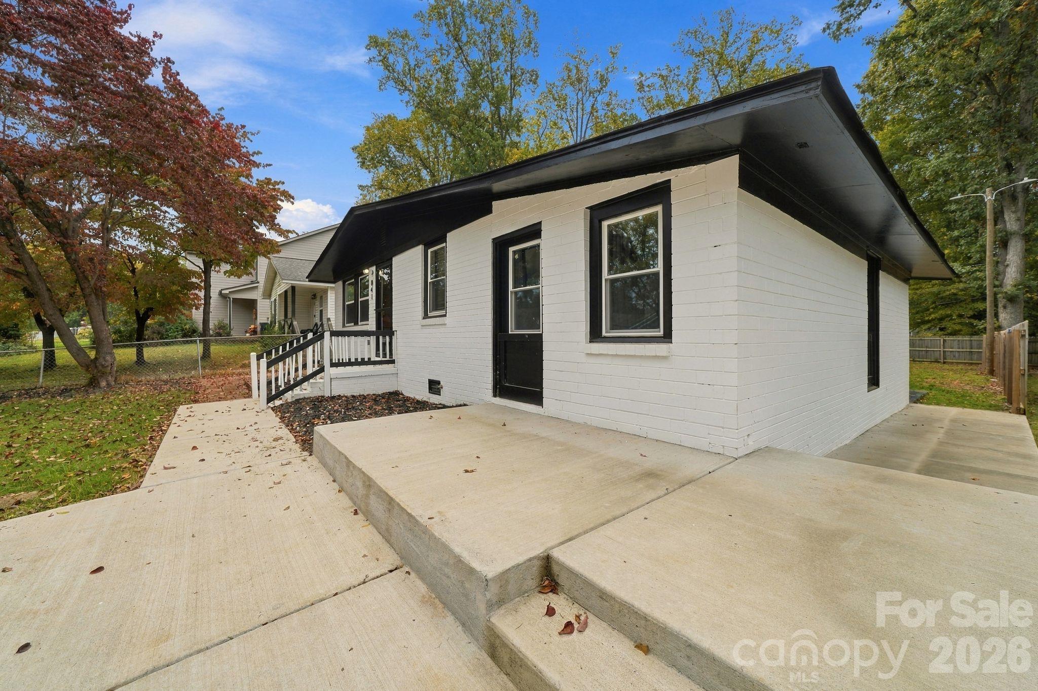 Single Family Residence at 841 Mcarthur Avenue, Charlotte, photo 32 of 33