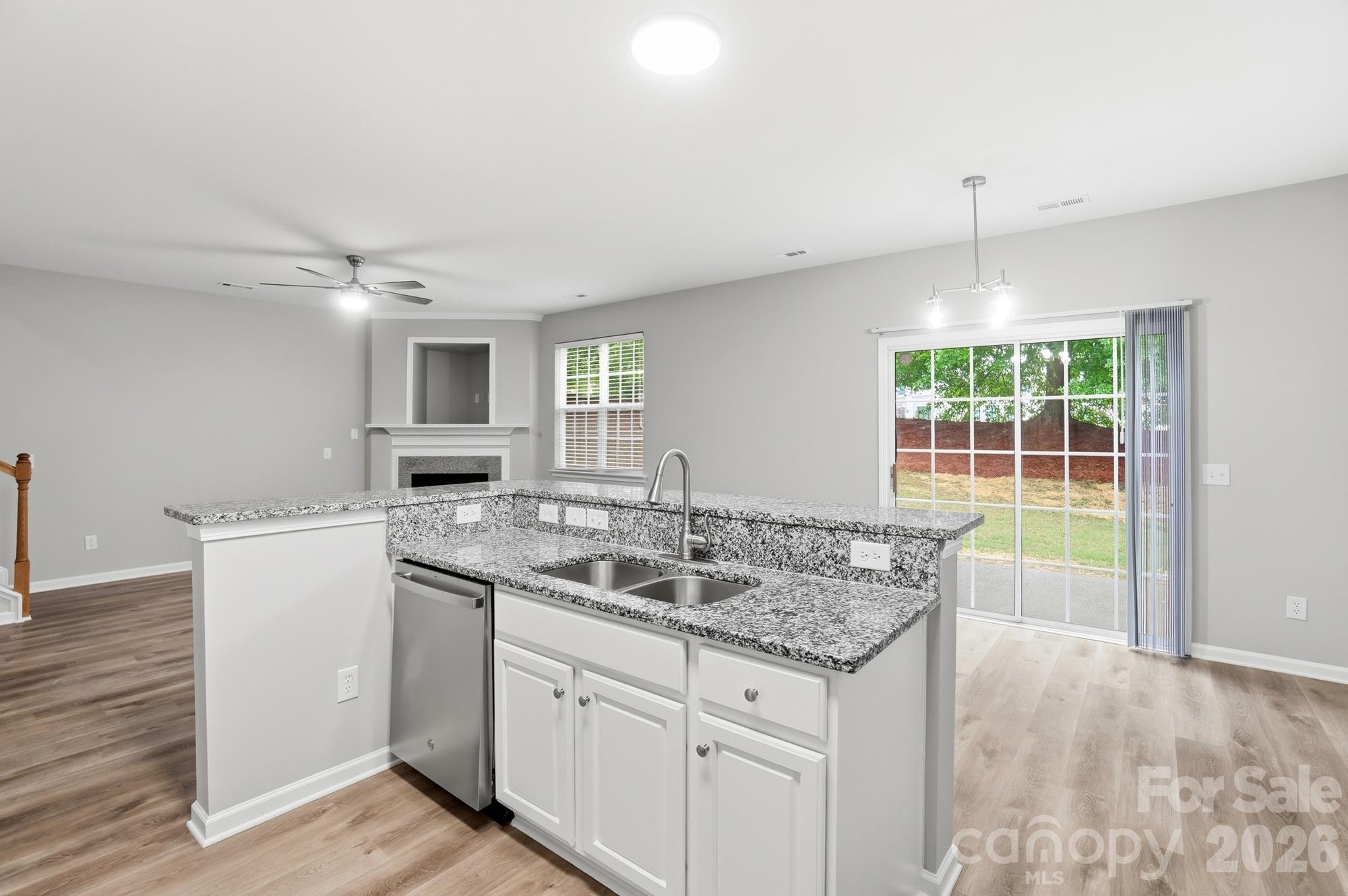 Granite Countertops - 16844 Kettlewell Lane, Charlotte