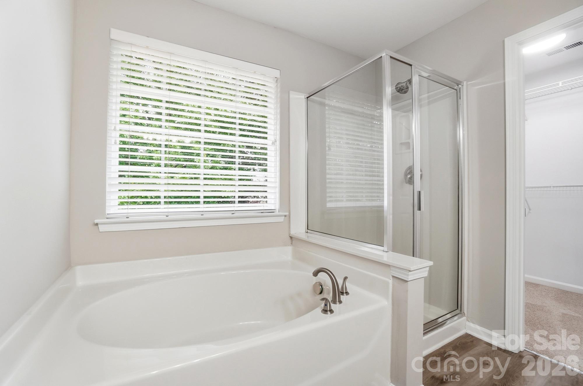 Soaking Tub & Separate Shower - 16844 Kettlewell Lane, Charlotte