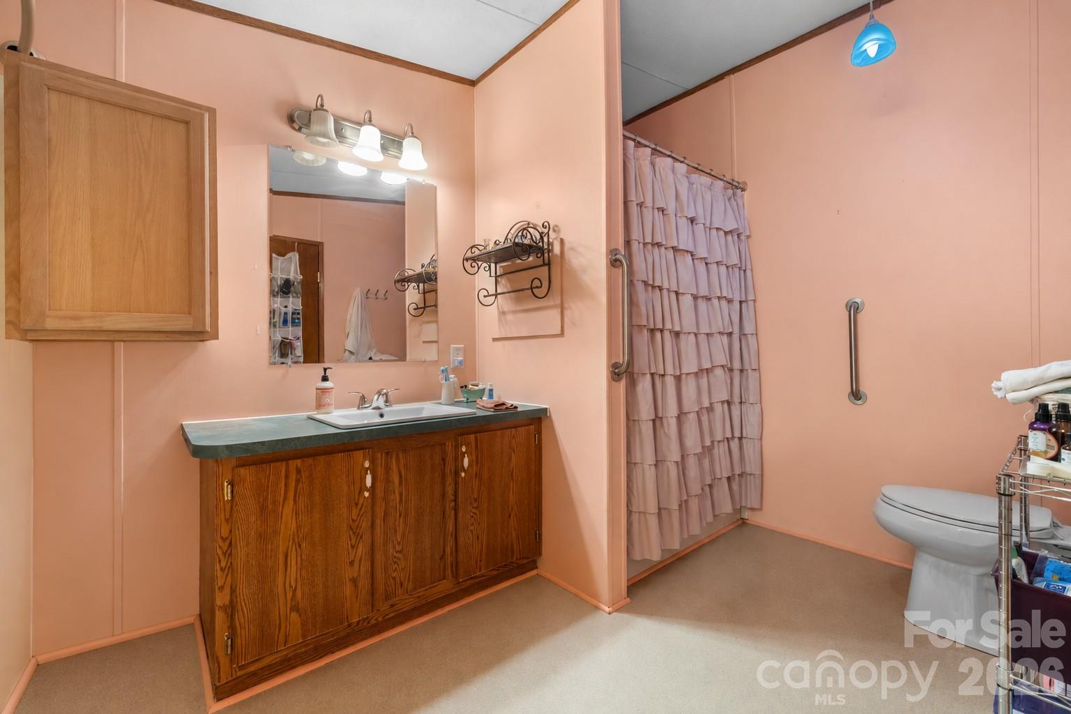 Primary Bathroom - 3297 Stony Brook Circle, Newton
