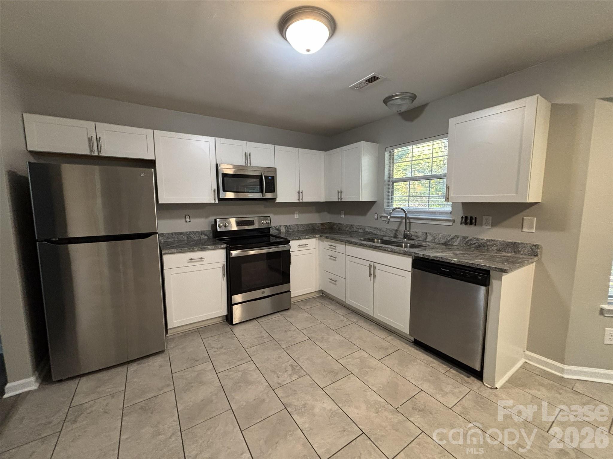 Single Family Residence at 3019 Edmonton Place, Charlotte, photo 5 of 13