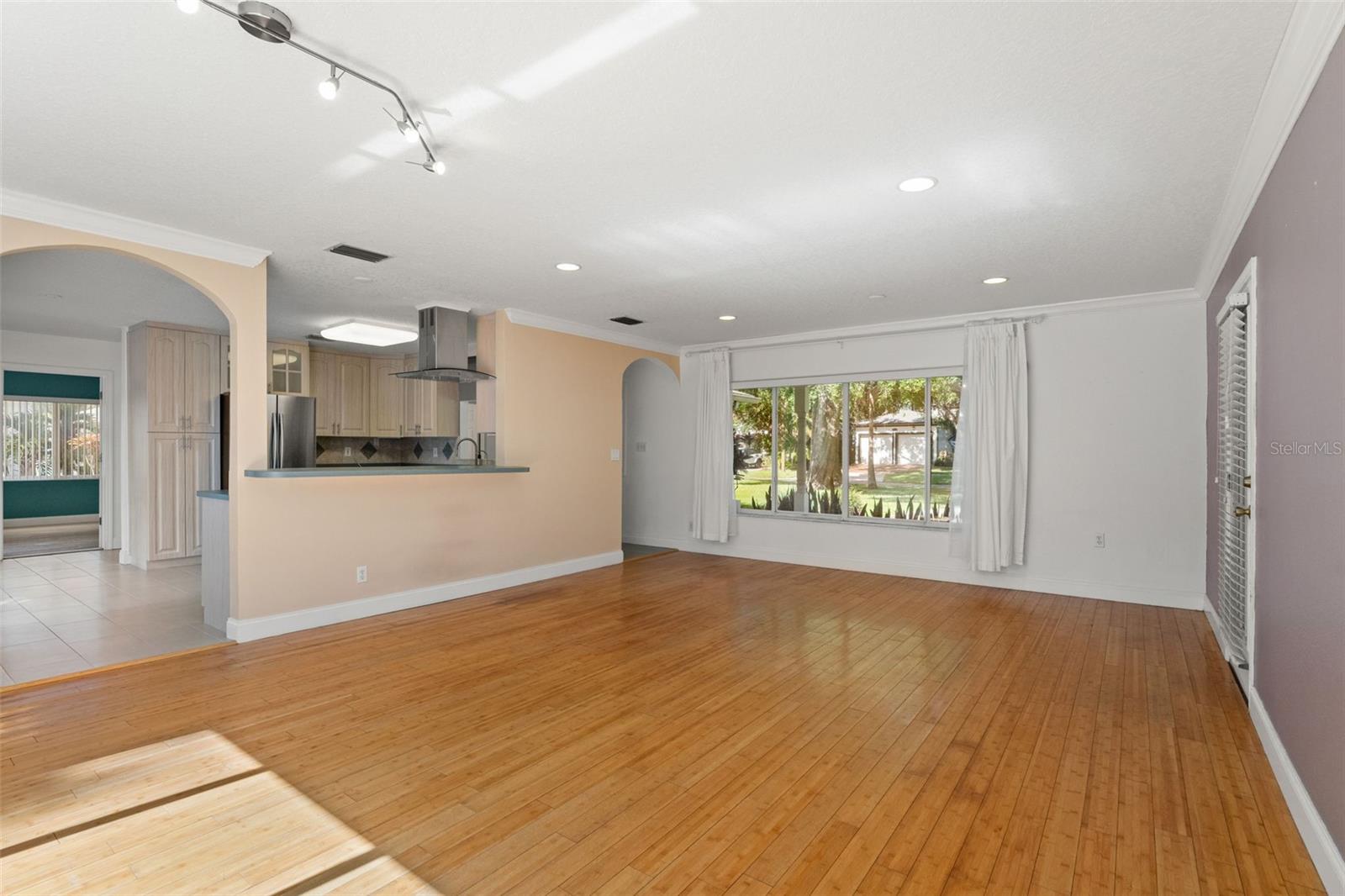 Single Family Residence at 2725 N MYRTLE AVE, TAMPA, photo 7 of 21