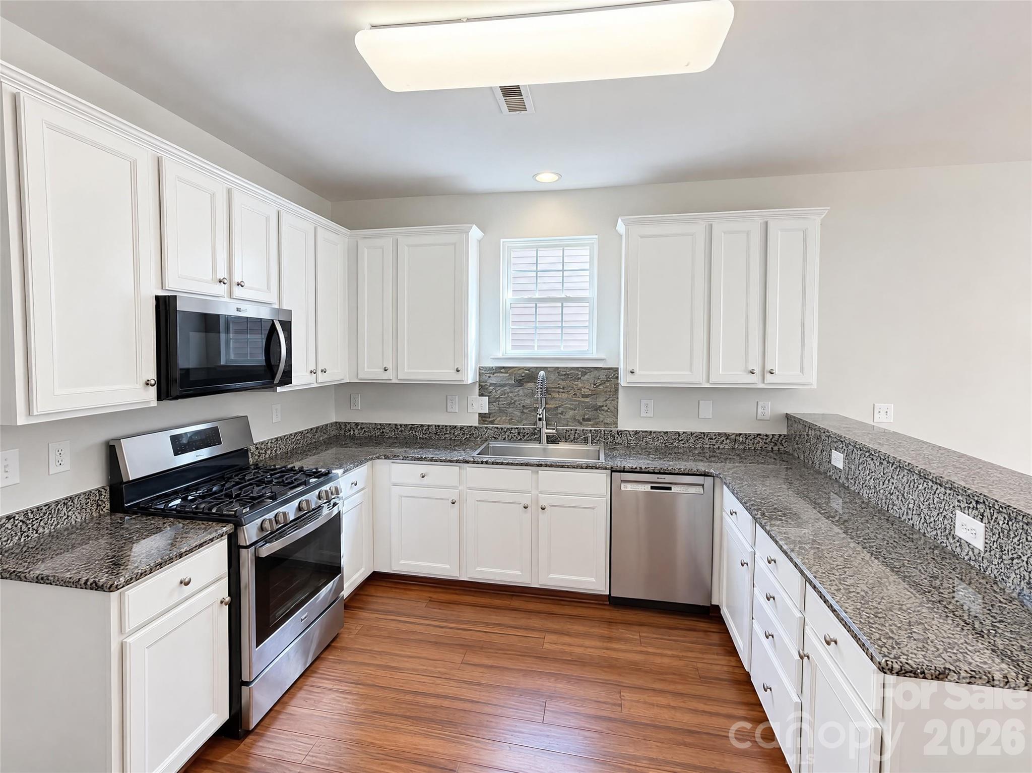 Single Family Residence at 2150 Minstrels Way, Fort Mill, photo 3 of 22