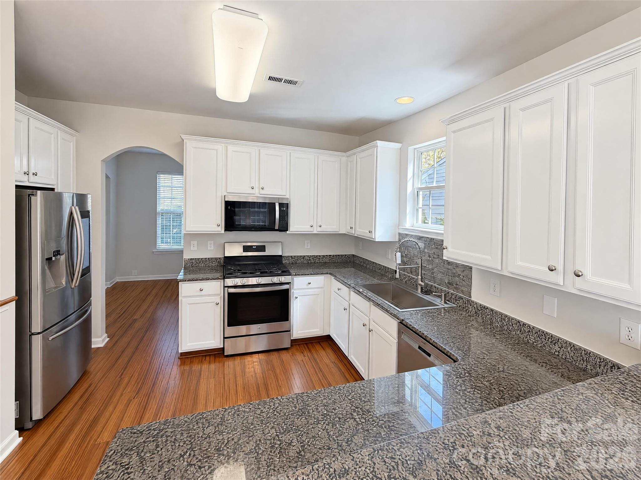 Single Family Residence at 2150 Minstrels Way, Fort Mill, photo 8 of 22
