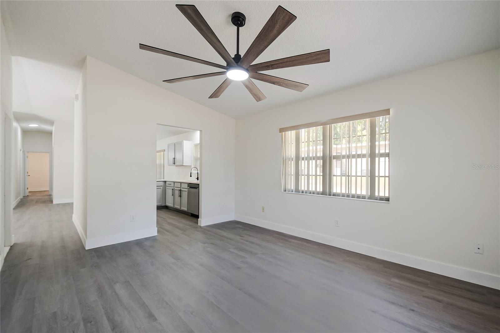 Single Family Residence at 109 N FAULKNER AVE, LEESBURG, photo 4 of 39