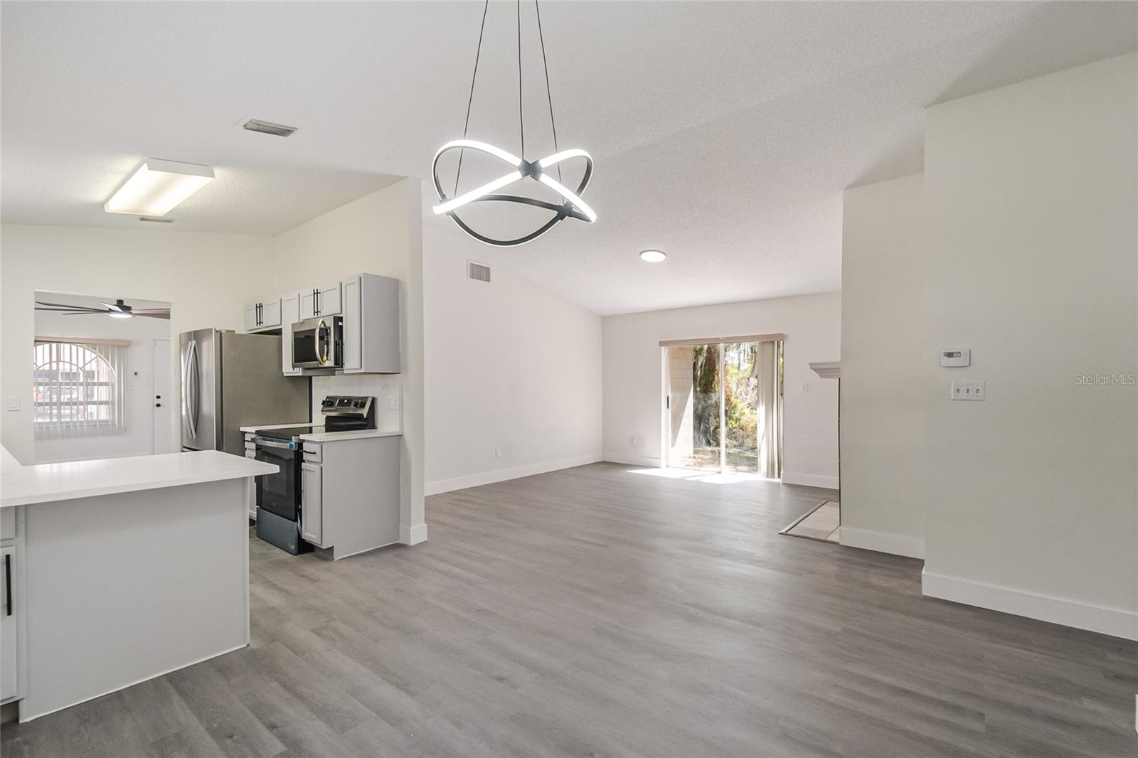 Single Family Residence at 109 N FAULKNER AVE, LEESBURG, photo 13 of 39