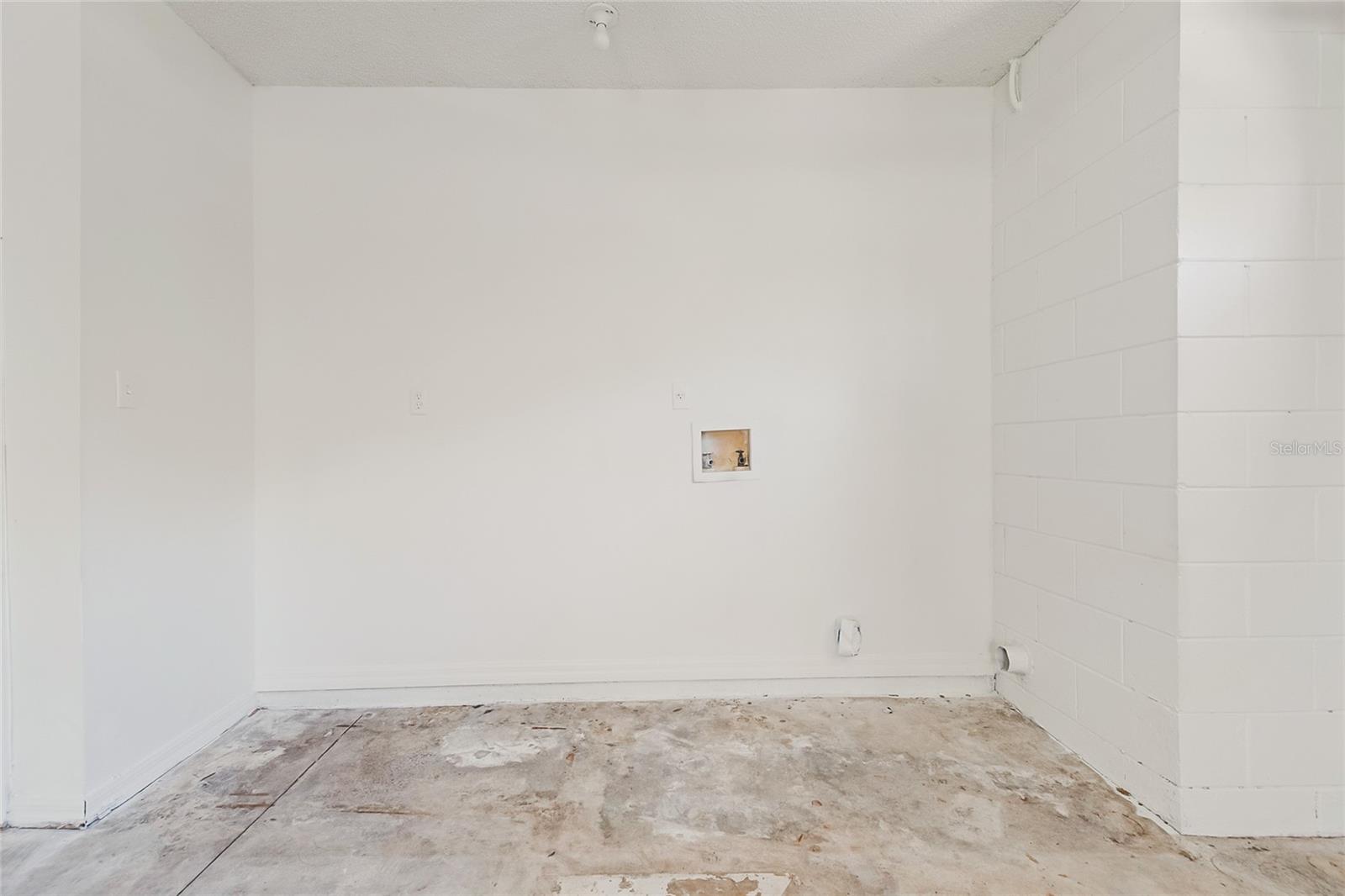 Single Family Residence at 109 N FAULKNER AVE, LEESBURG, photo 33 of 39