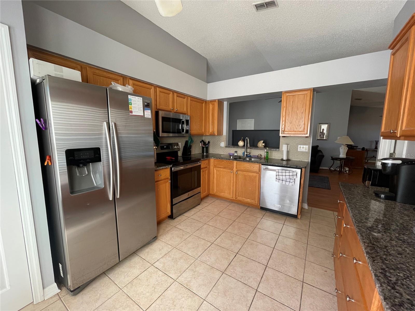 Single Family Residence at 5070 EL DESTINO DR, LEESBURG, photo 6 of 7