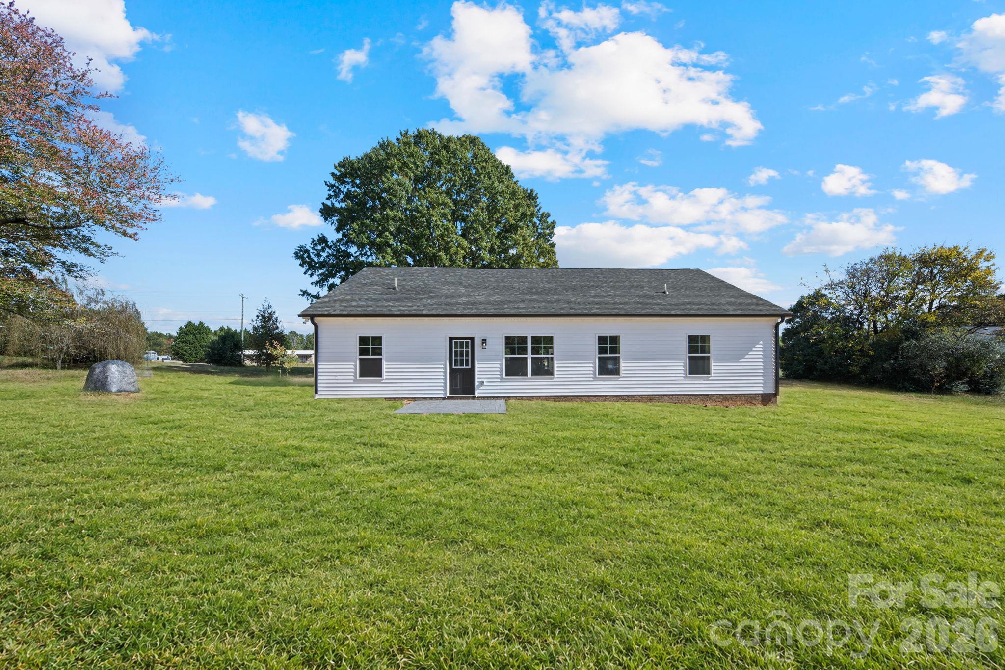 Single Family Residence at 8279 Smith Road, Kannapolis, photo 2 of 26