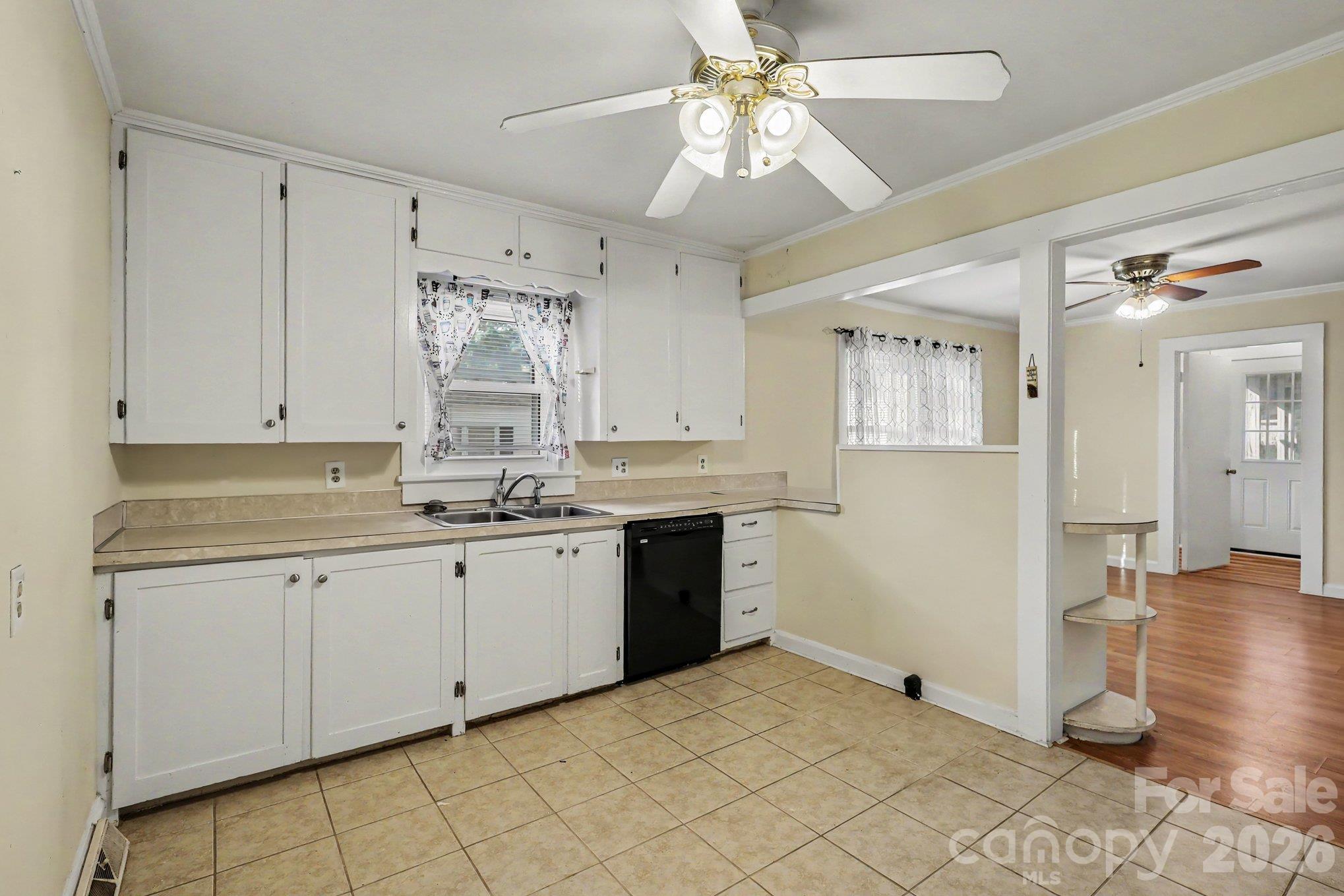 Single Family Residence at 1445 Midlake Road, Kannapolis, photo 16 of 31