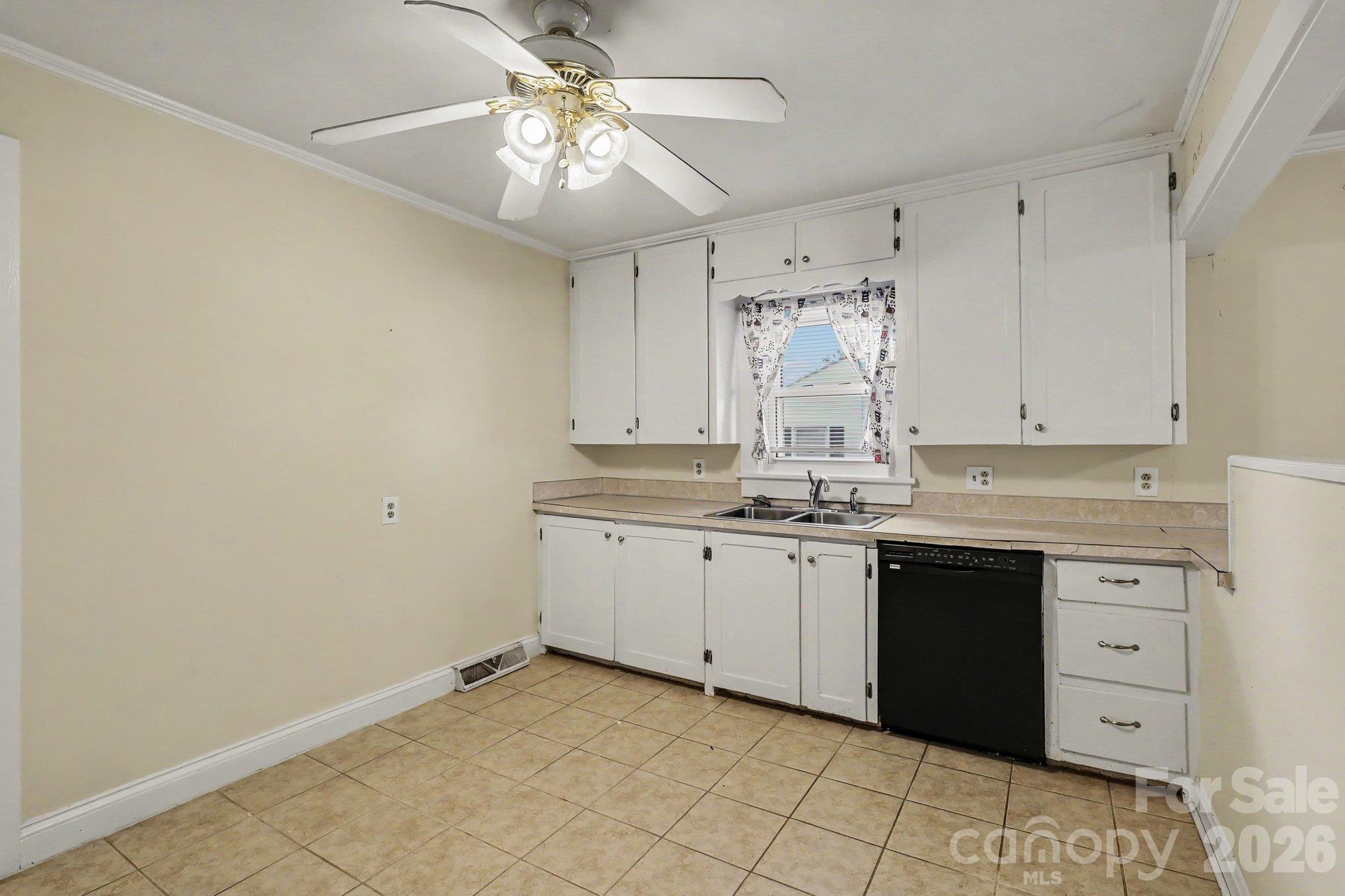 Single Family Residence at 1445 Midlake Road, Kannapolis, photo 17 of 31