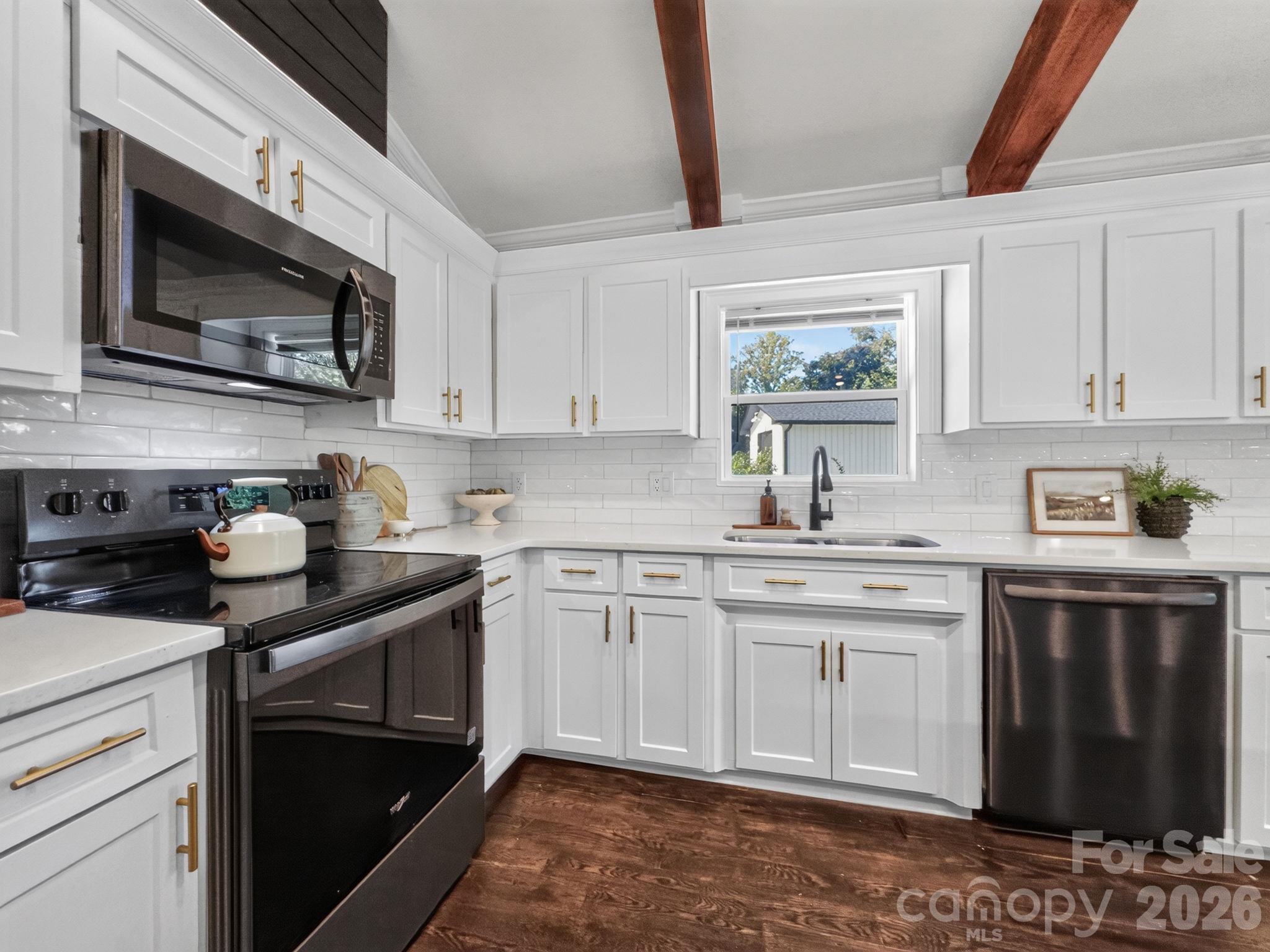 Single Family Residence at 120 Lake Bowen Drive, Inman, photo 12 of 48