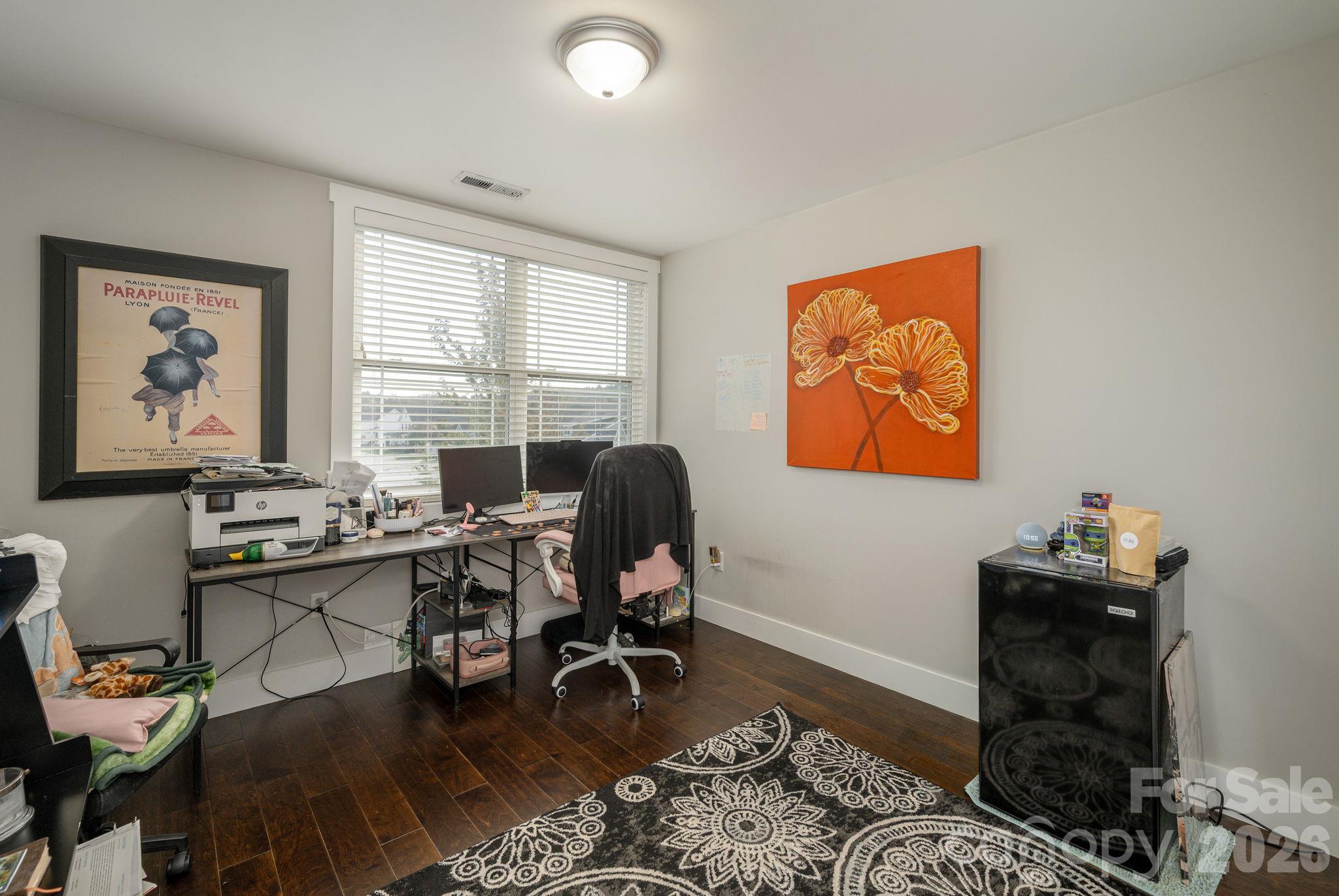Single Family Residence at 160 Leyland Circle, Hendersonville, photo 6 of 19
