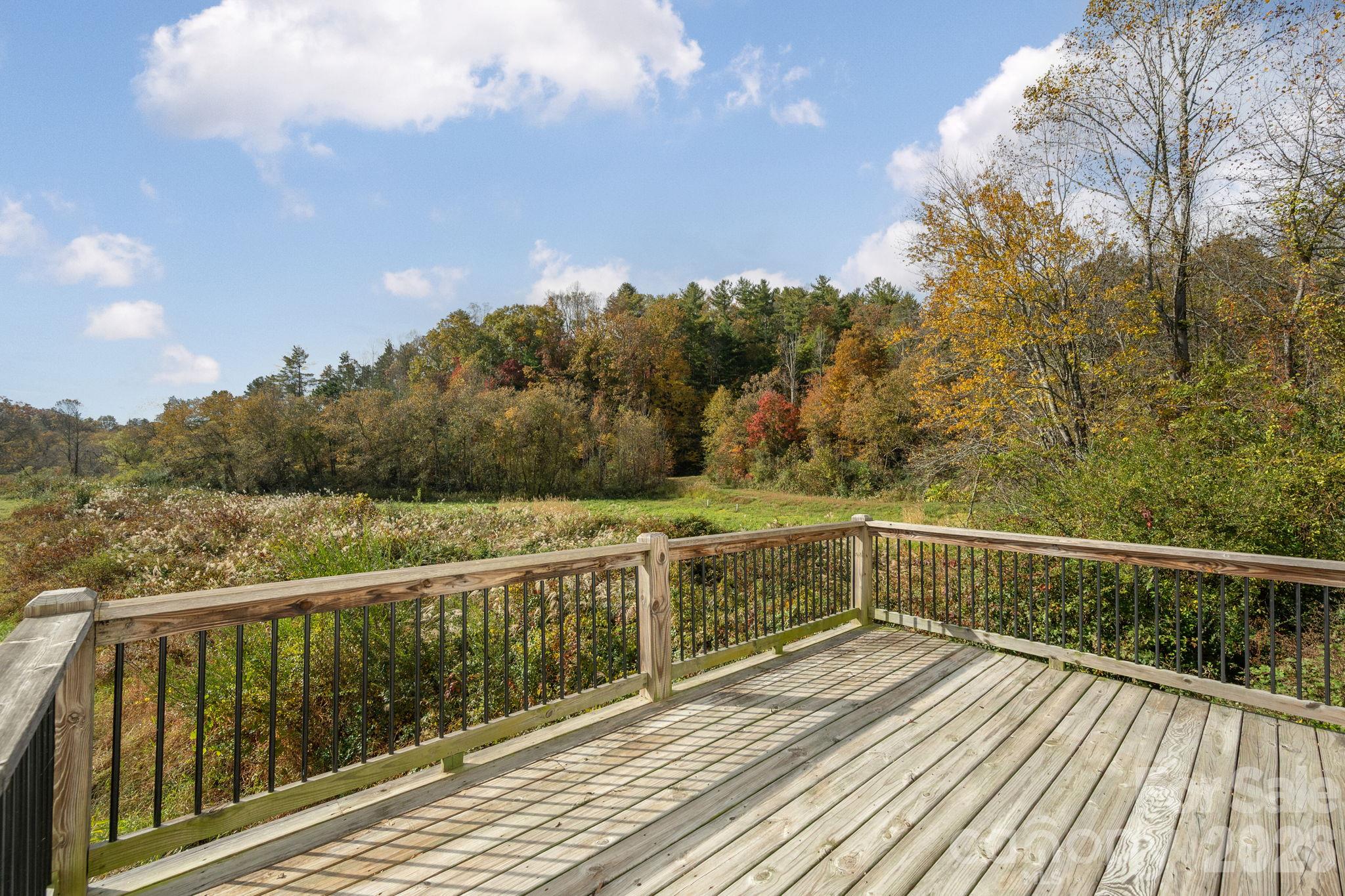Single Family Residence at 160 Leyland Circle, Hendersonville, photo 9 of 19