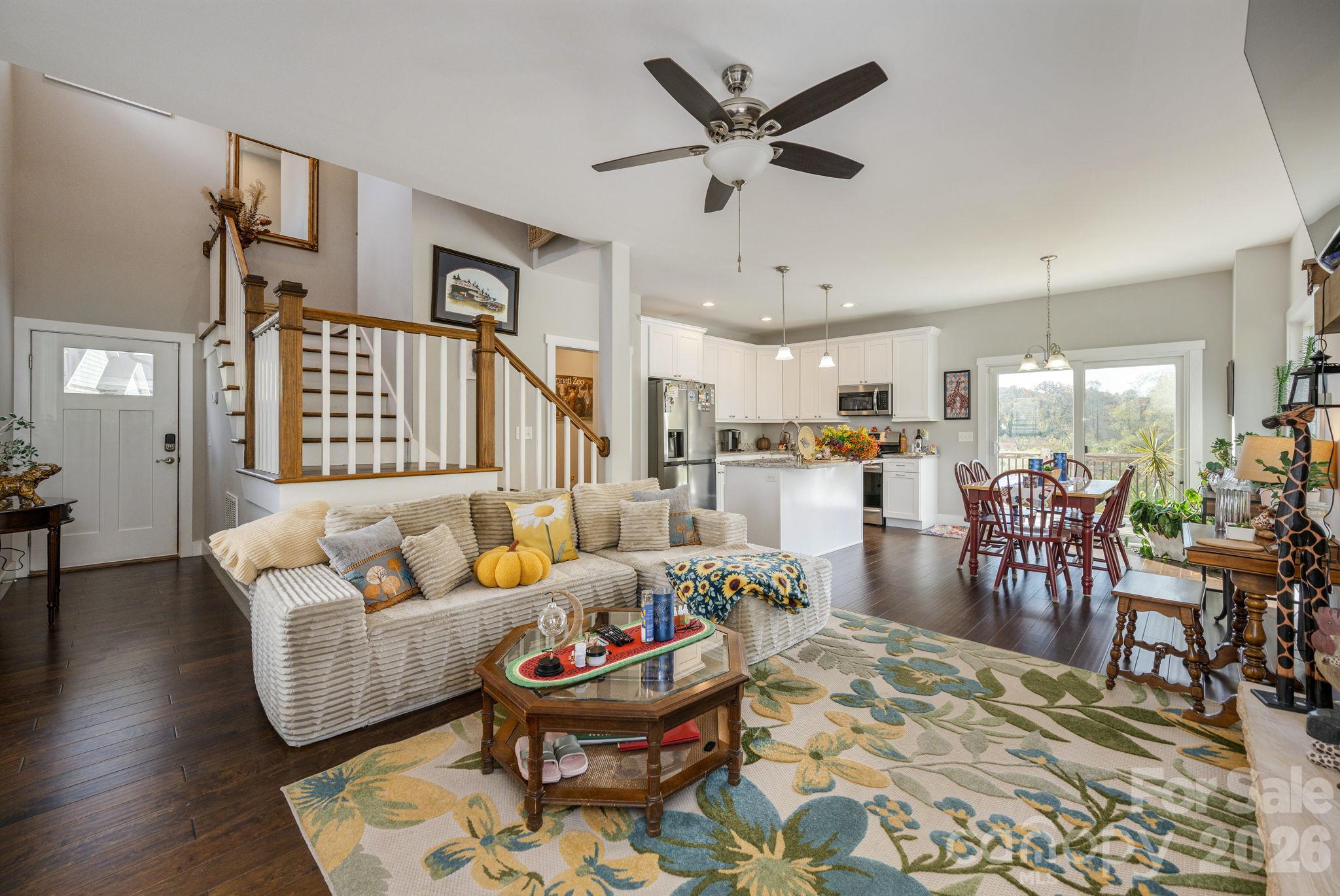Single Family Residence at 160 Leyland Circle, Hendersonville, photo 12 of 19